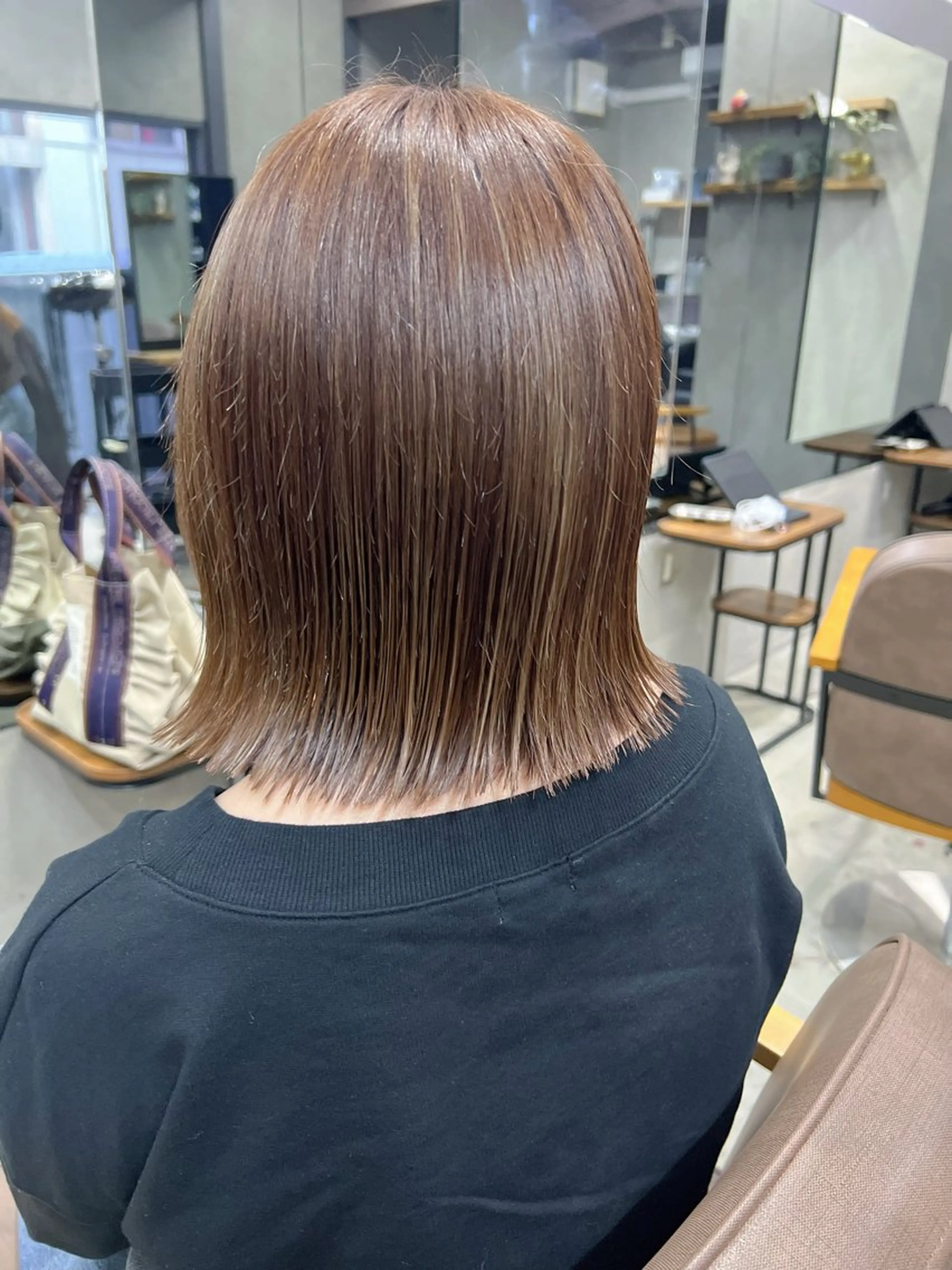 ショート カラー ベージュカラー ブリーチ ケアブリーチ ハイトーンカラー ミルクティーベージュ YUI ハイトーンカラーのヘアスタイル