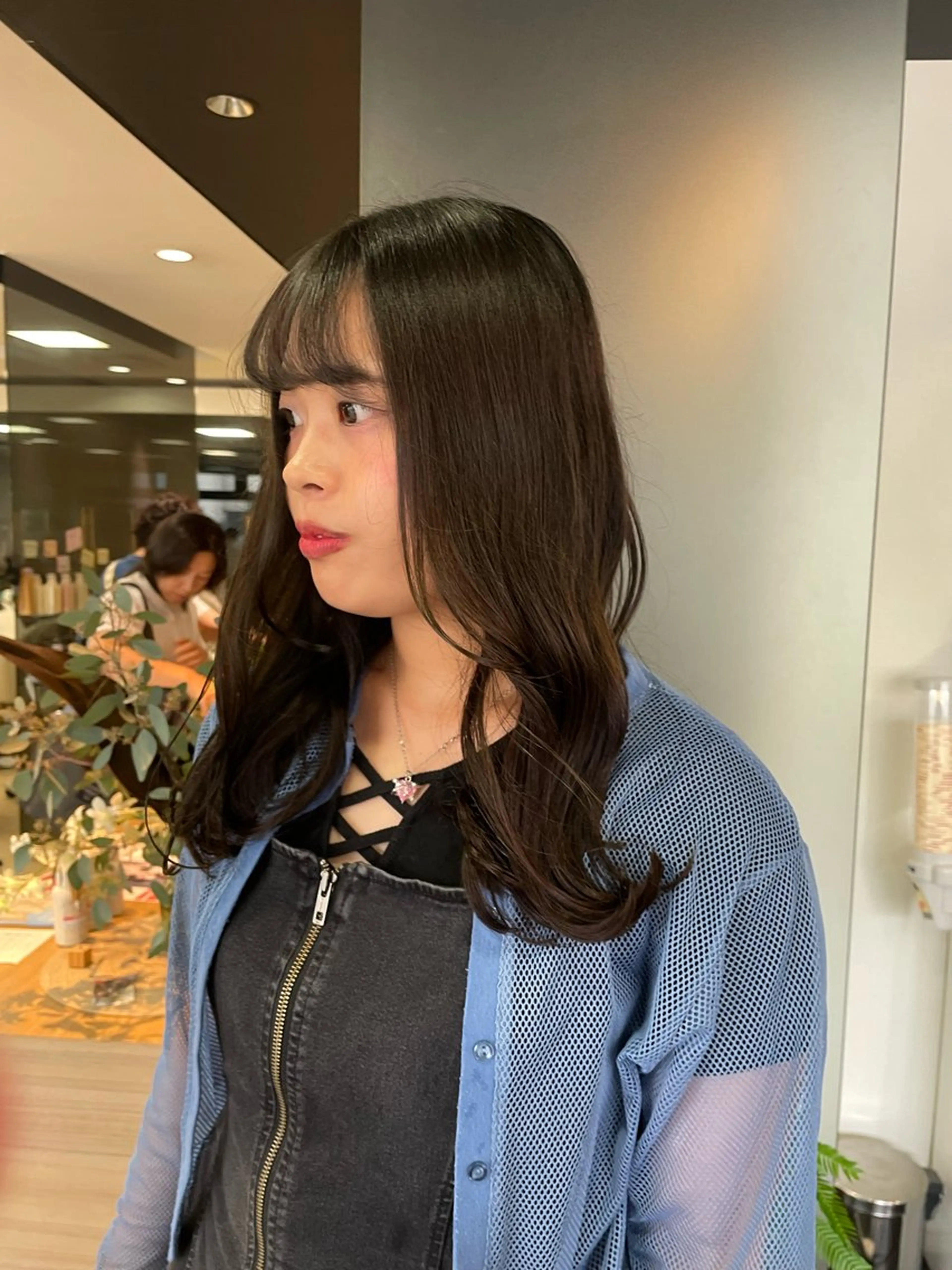 ミディアム カラー ヘアカラー トリートメント ハイトーン/レイヤー 似合わせ・ユキノのヘアスタイル