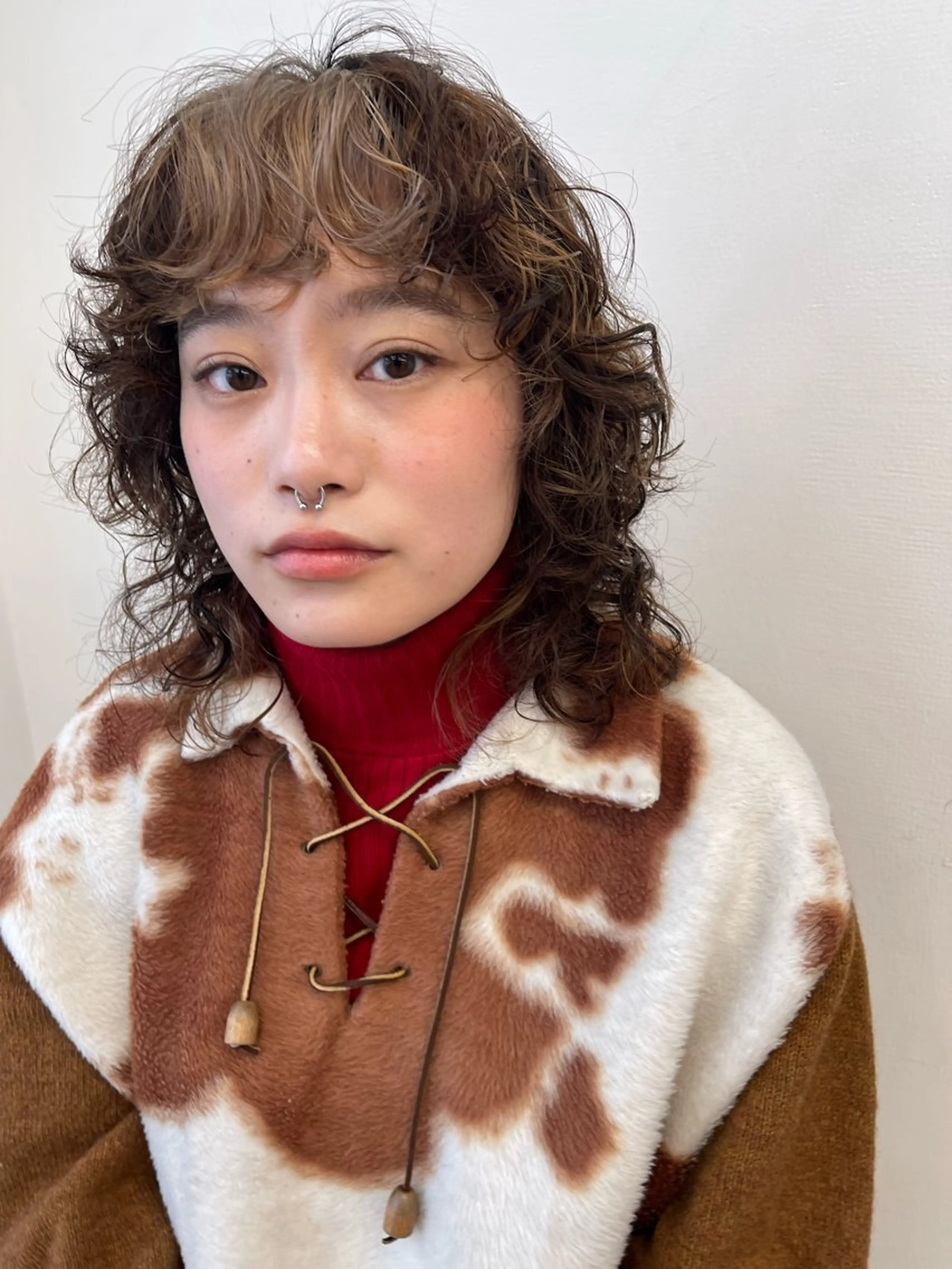 ミディアム カラー パーマ カット ヘアカラー パーマ 💓パーマ，💗 レイヤーカットのヘアスタイル