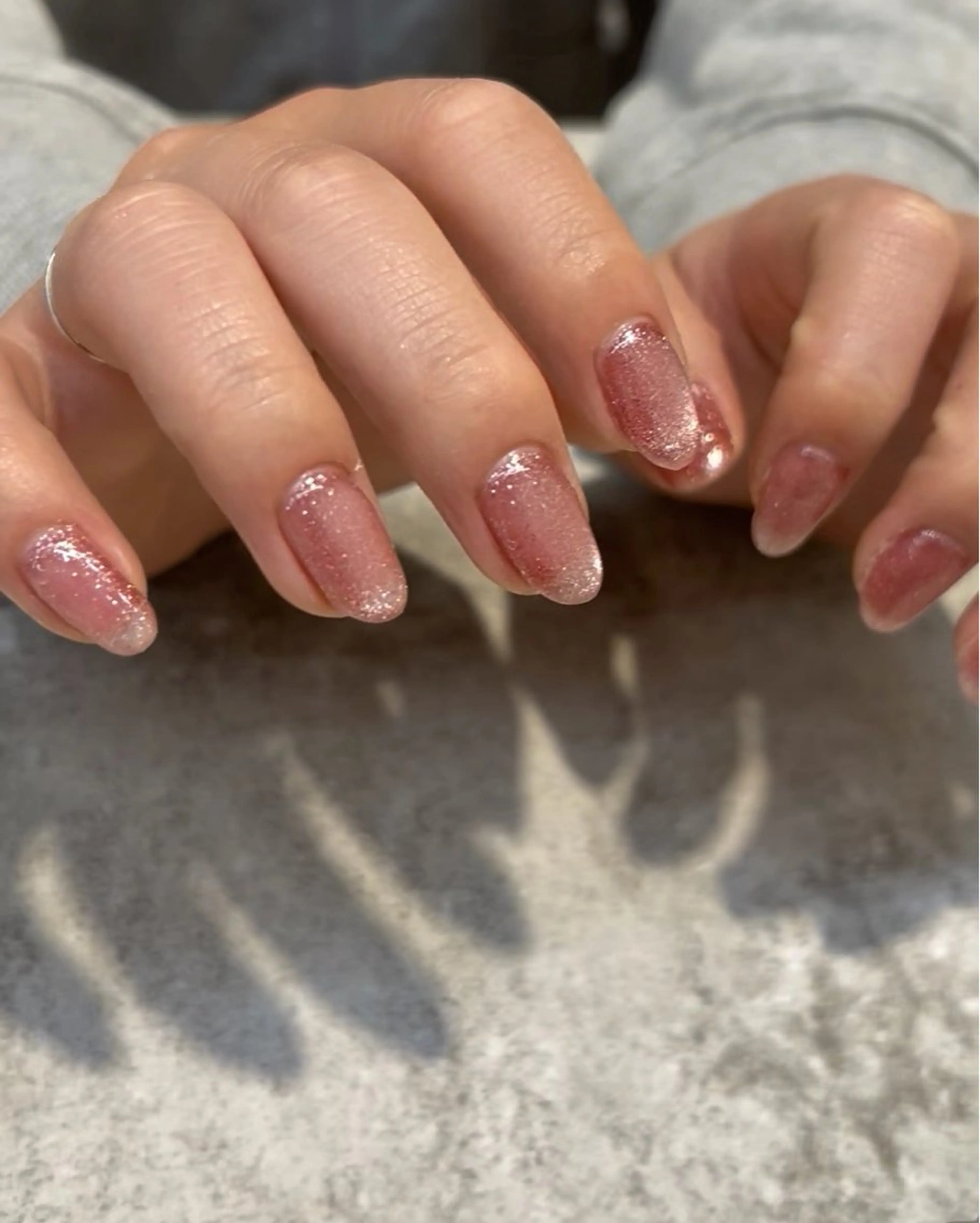 ネイル キラキラネイル マグネットネイル ピンク ハンドネイル 半藤 菜月のネイルデザイン