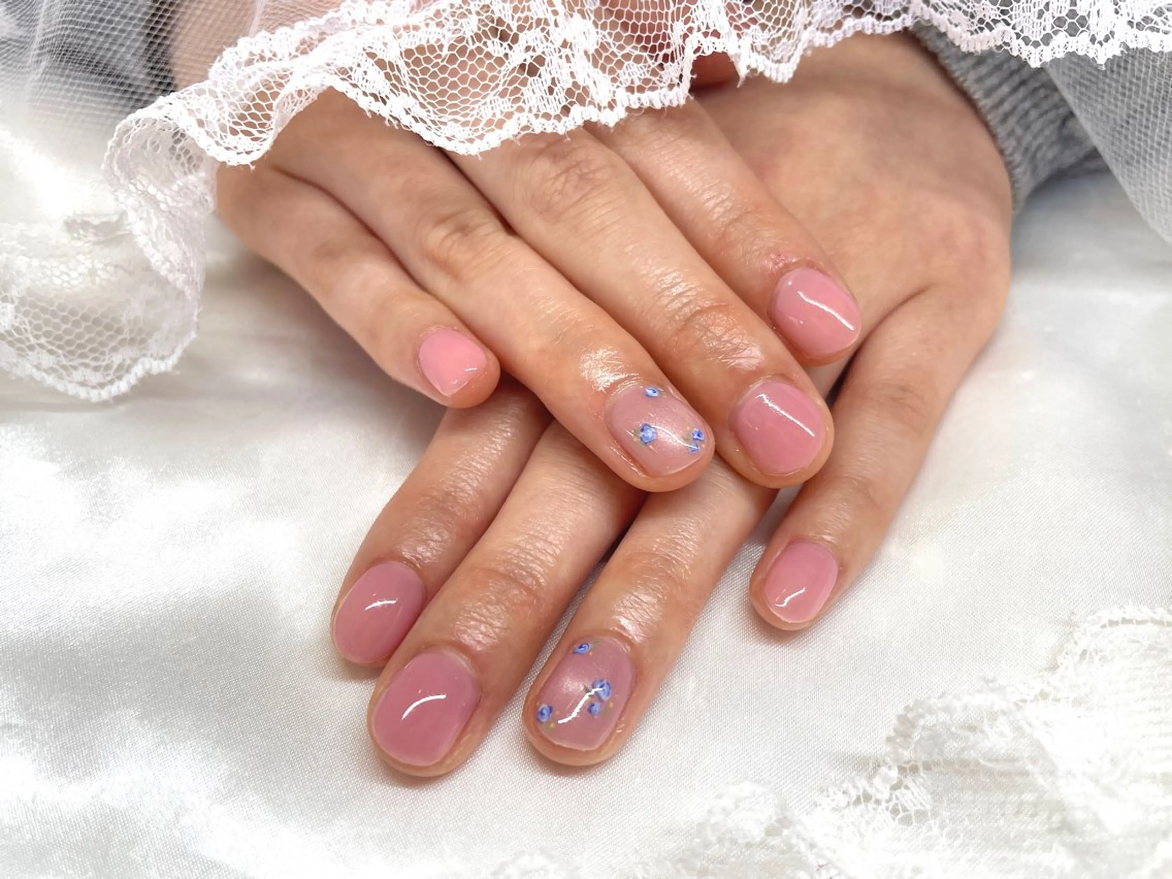 ネイル アートネイル ブルー マグネットネイル ニュアンスネイル ワンカラーネイル HENECY🎀 Rinのネイルデザイン