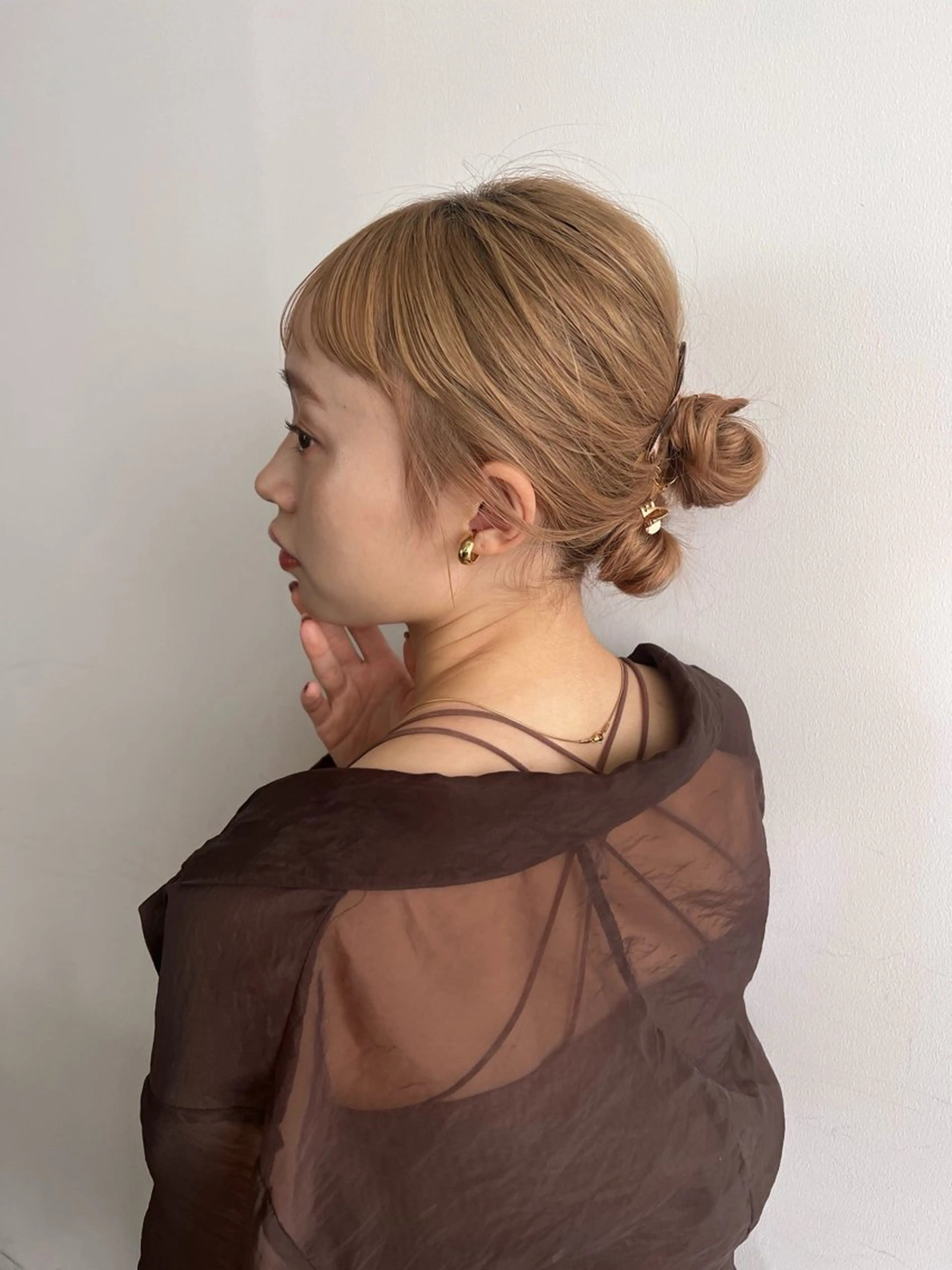 ミディアム カラー ベージュカラー ブリーチ ケアブリーチ ハイトーンカラー ミルクティーベージュ 透明感カラー/似合わ せカット/大島実加永のヘアスタイル