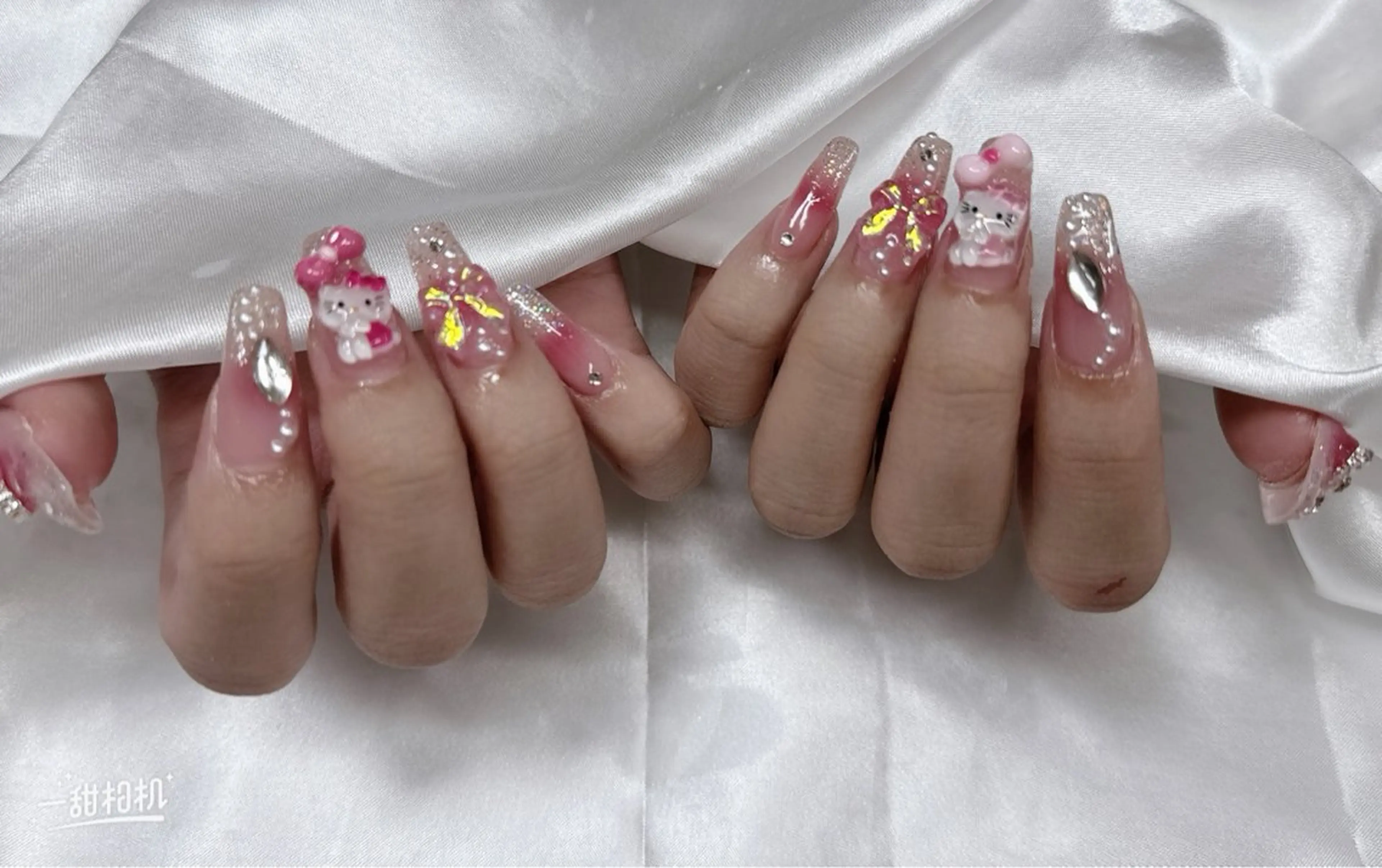 ネイル フットネイル ジェルネイル 韓国ネイル マグネットネイル 持ち込み ハンドネイル AKIKO ネイルサロンのネイルデザイン