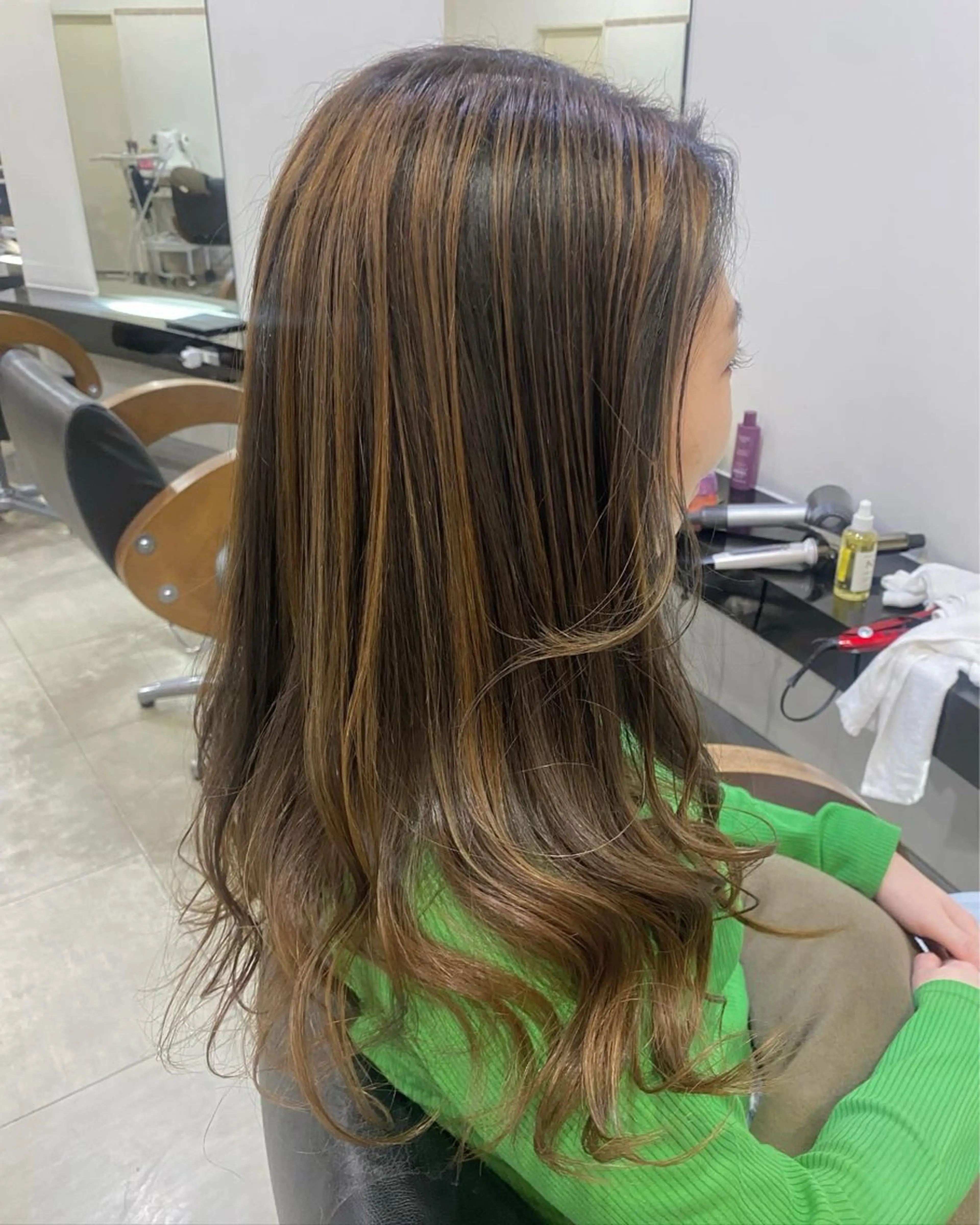 ロング カラー ヘアアレンジ バレイヤージュ ブリーチ ブリーチなしカラー レイヤーカット 烏山 達也のヘアスタイル