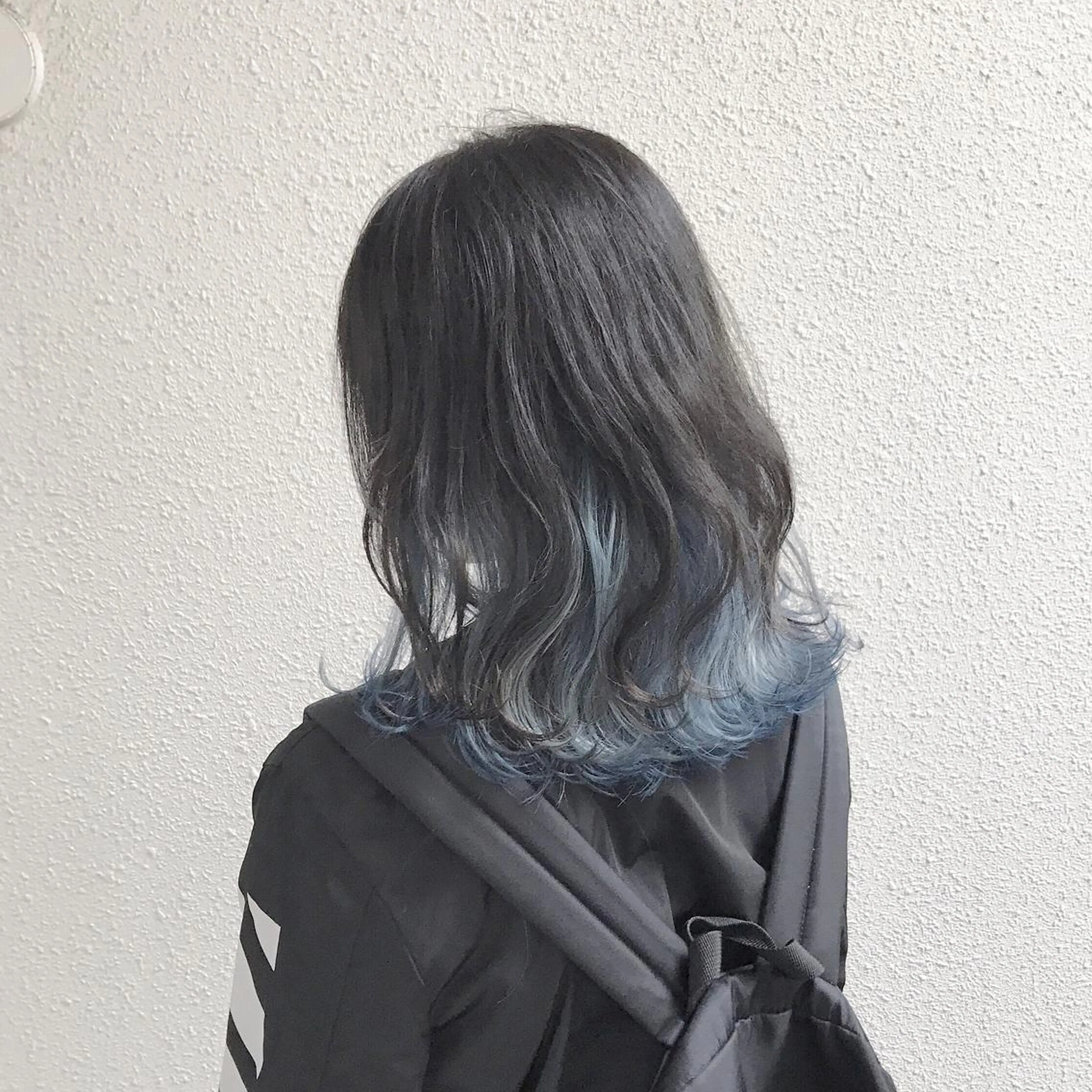 ミディアム カラー ブリーチ インナーカラー ネイビーカラー トリートメント インナーカラー/天神 ブリーチ/吉田のヘアスタイル