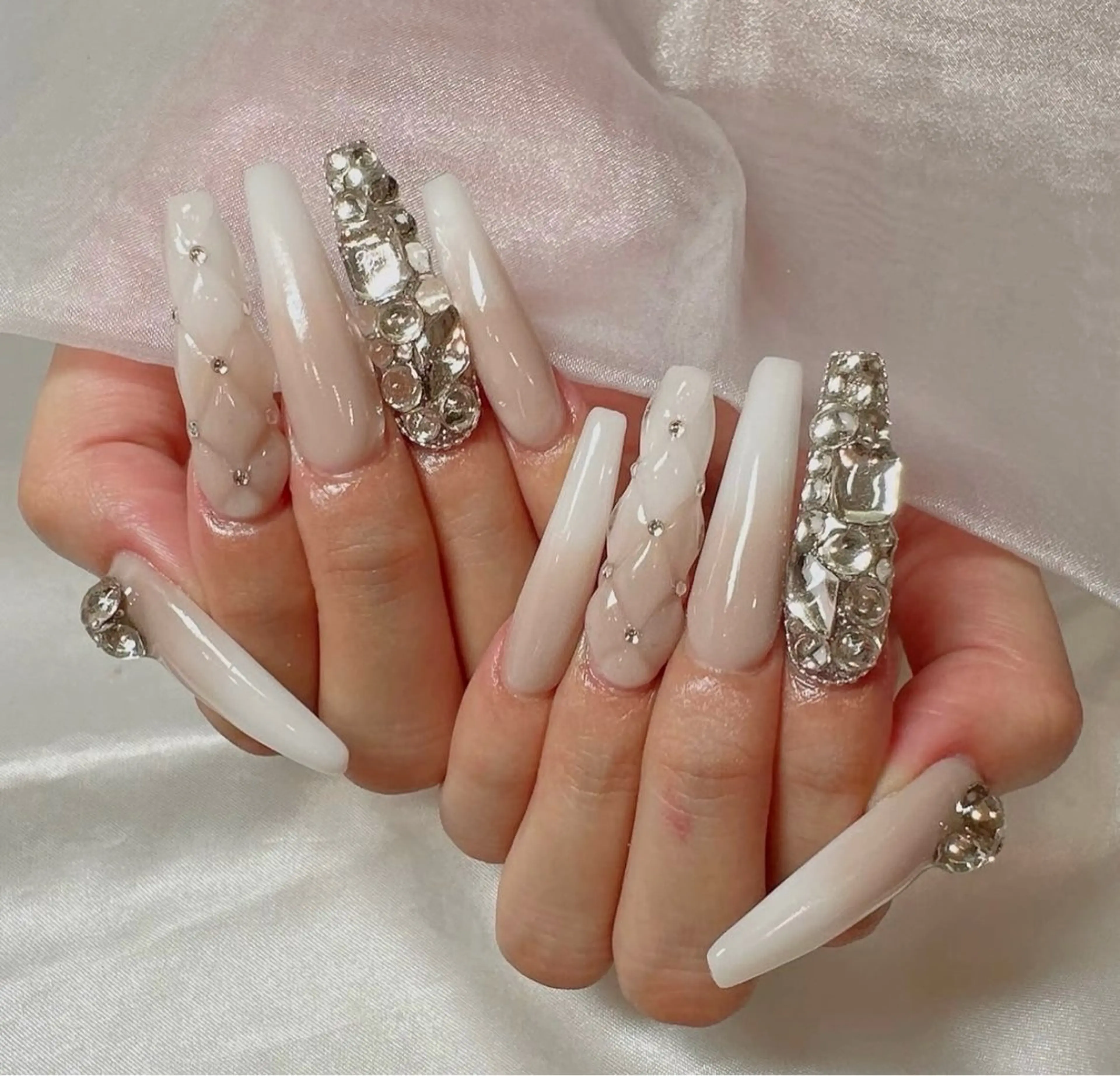 ネイル グラデーション キラキラネイル ワンカラーネイル 冬ネイル Jenn Nail Salonのネイルデザイン