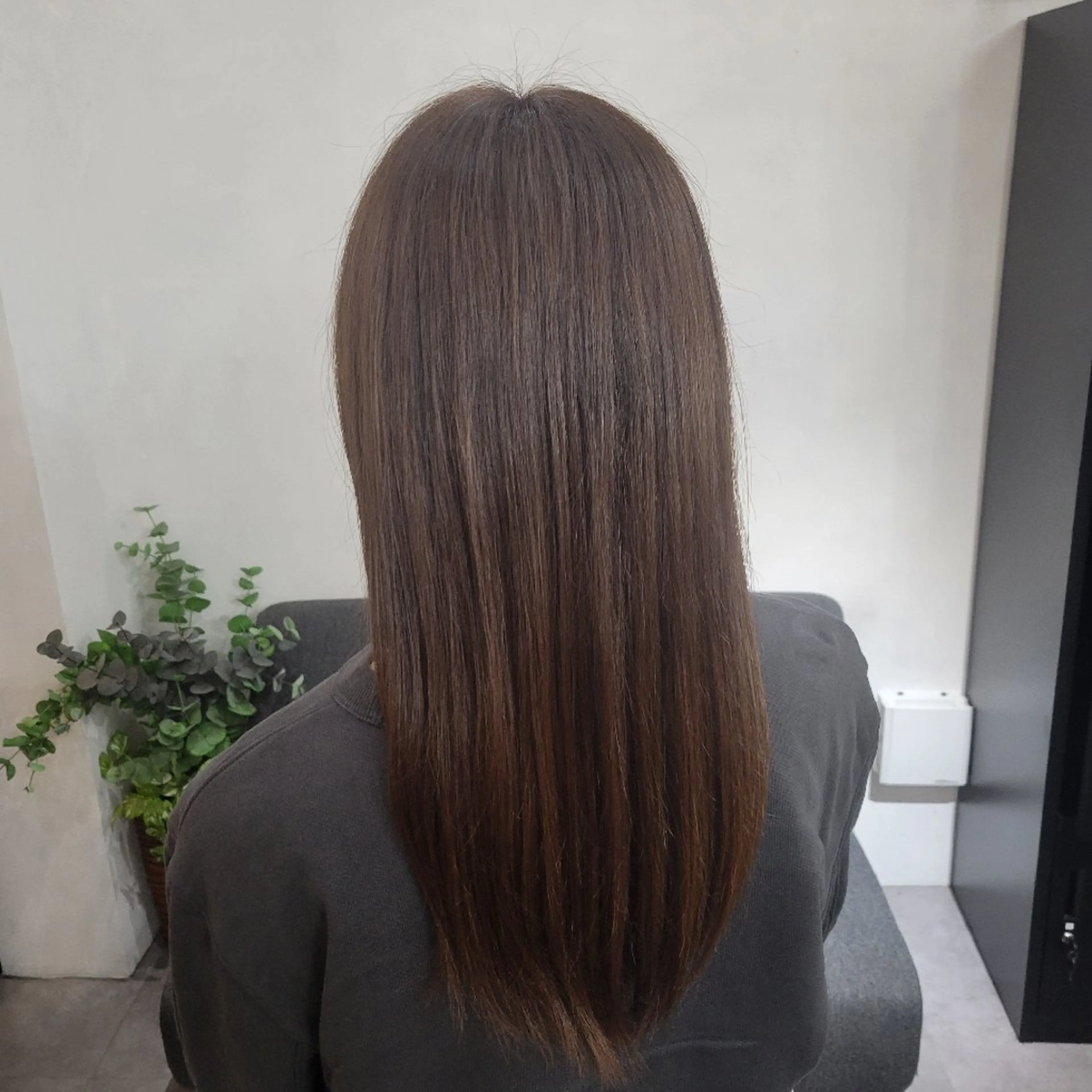 カラー 近藤 菜々美のヘアスタイル