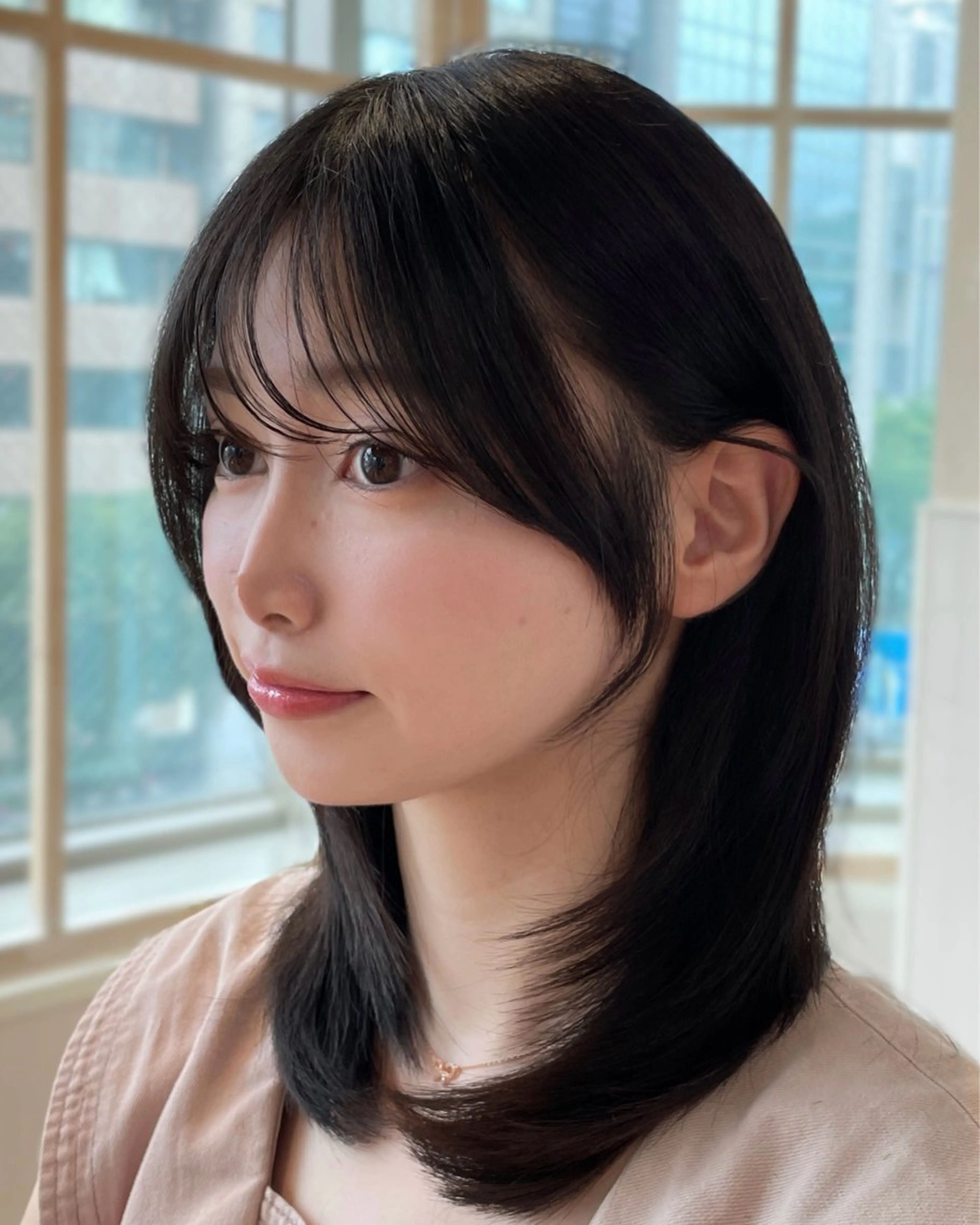ミディアム 表参道小顔カット前髪 割れ改善クロスパーマのヘアスタイル
