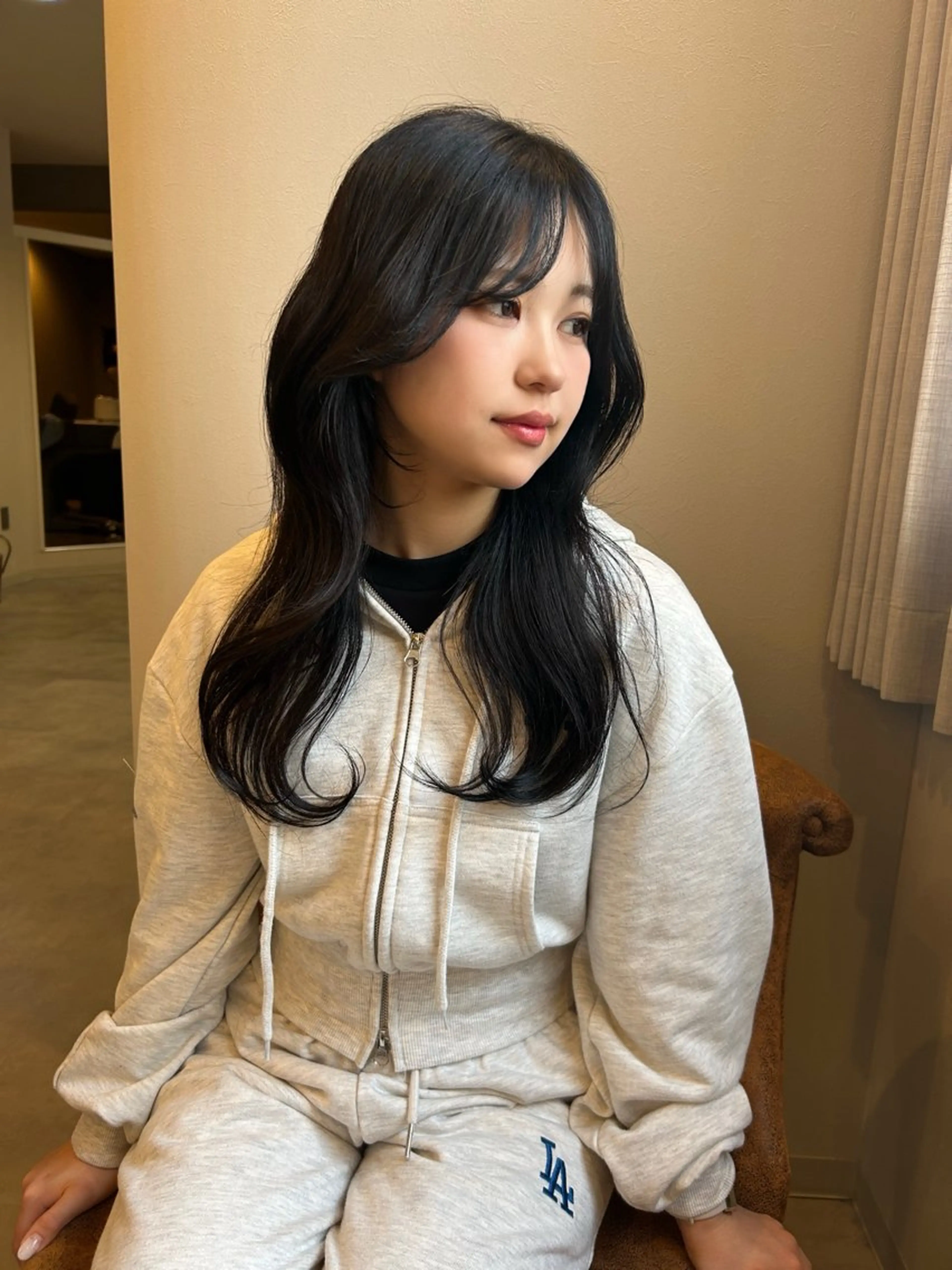 セミロング カラー 神谷 凪のヘアスタイル