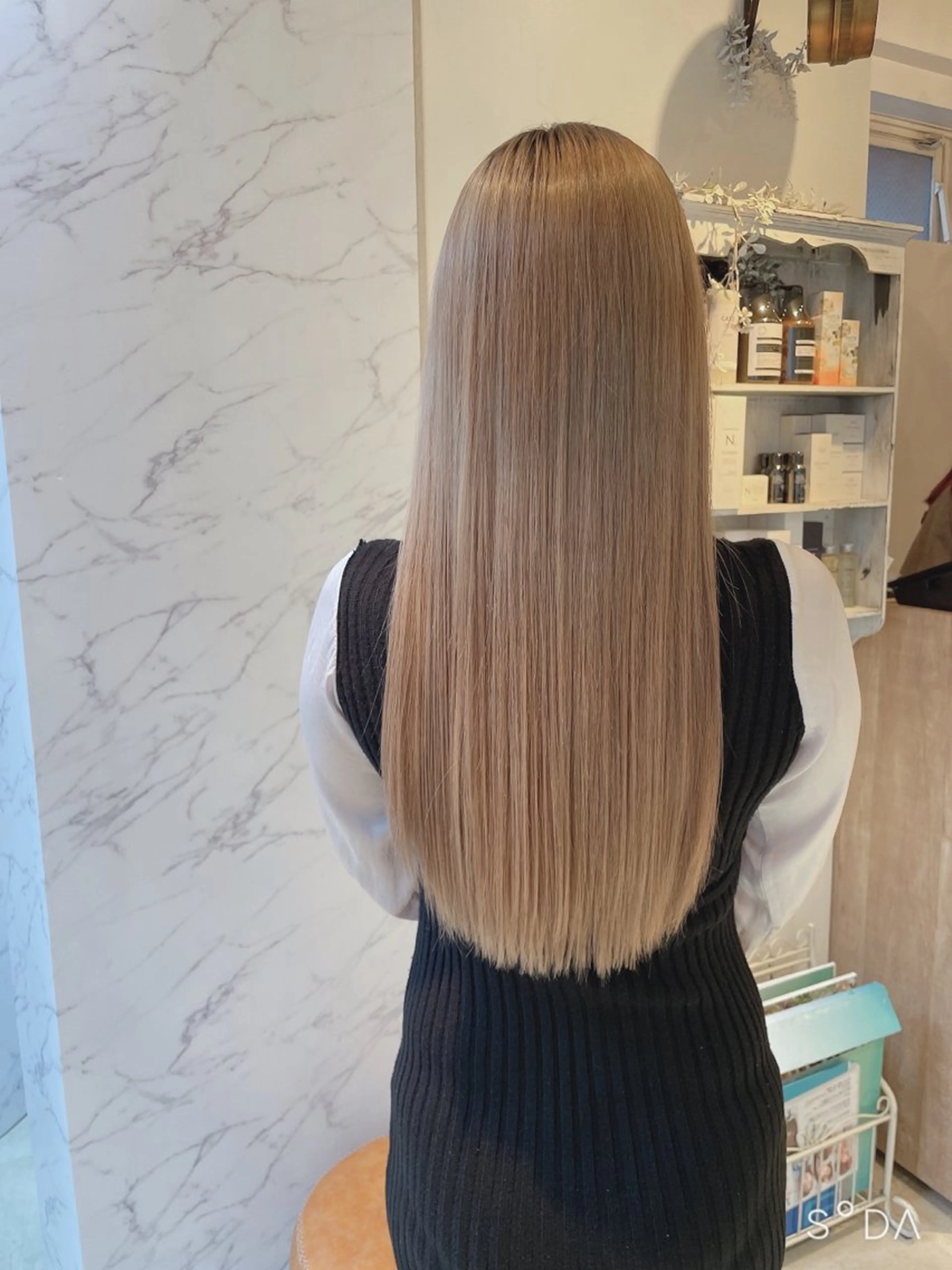 ロング 北田🌟小顔レイヤー 🌟人気カラーのヘアスタイル