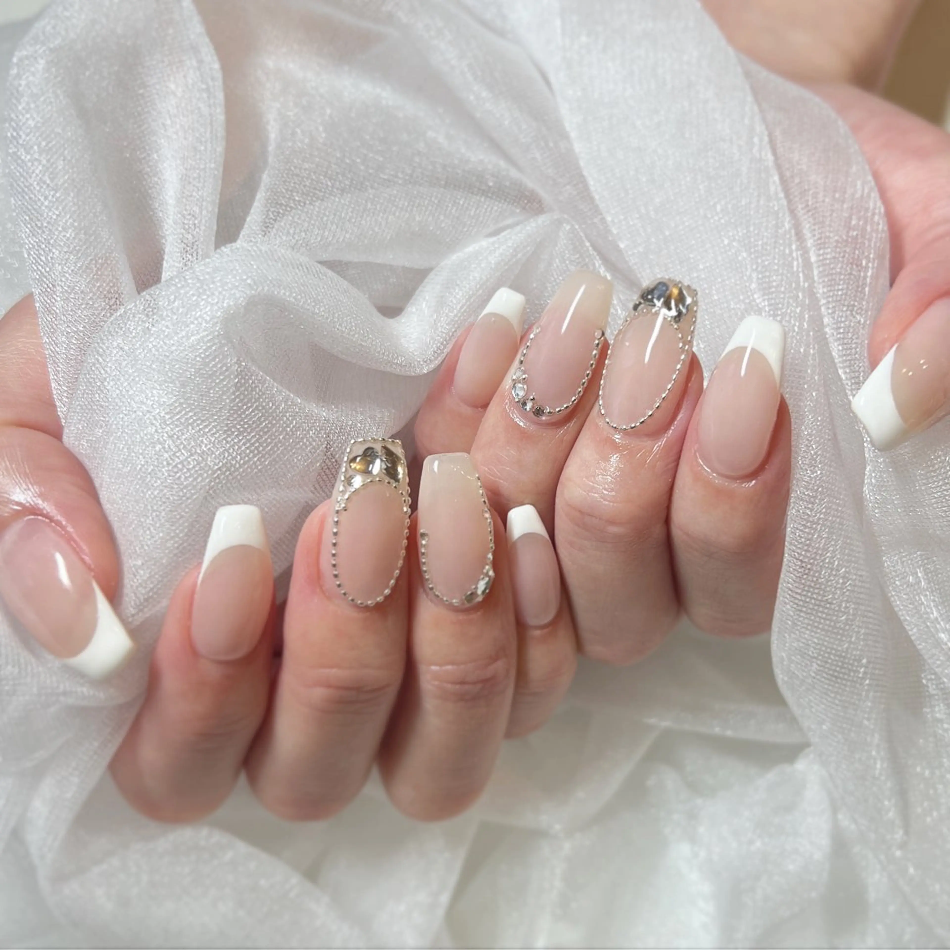 ネイル 韓国ネイル 持ち込み ワンホンネイル ハンドネイル ハンドケア ちゅるんネイル🪄 耳ツボジュエリー🔗のネイルデザイン