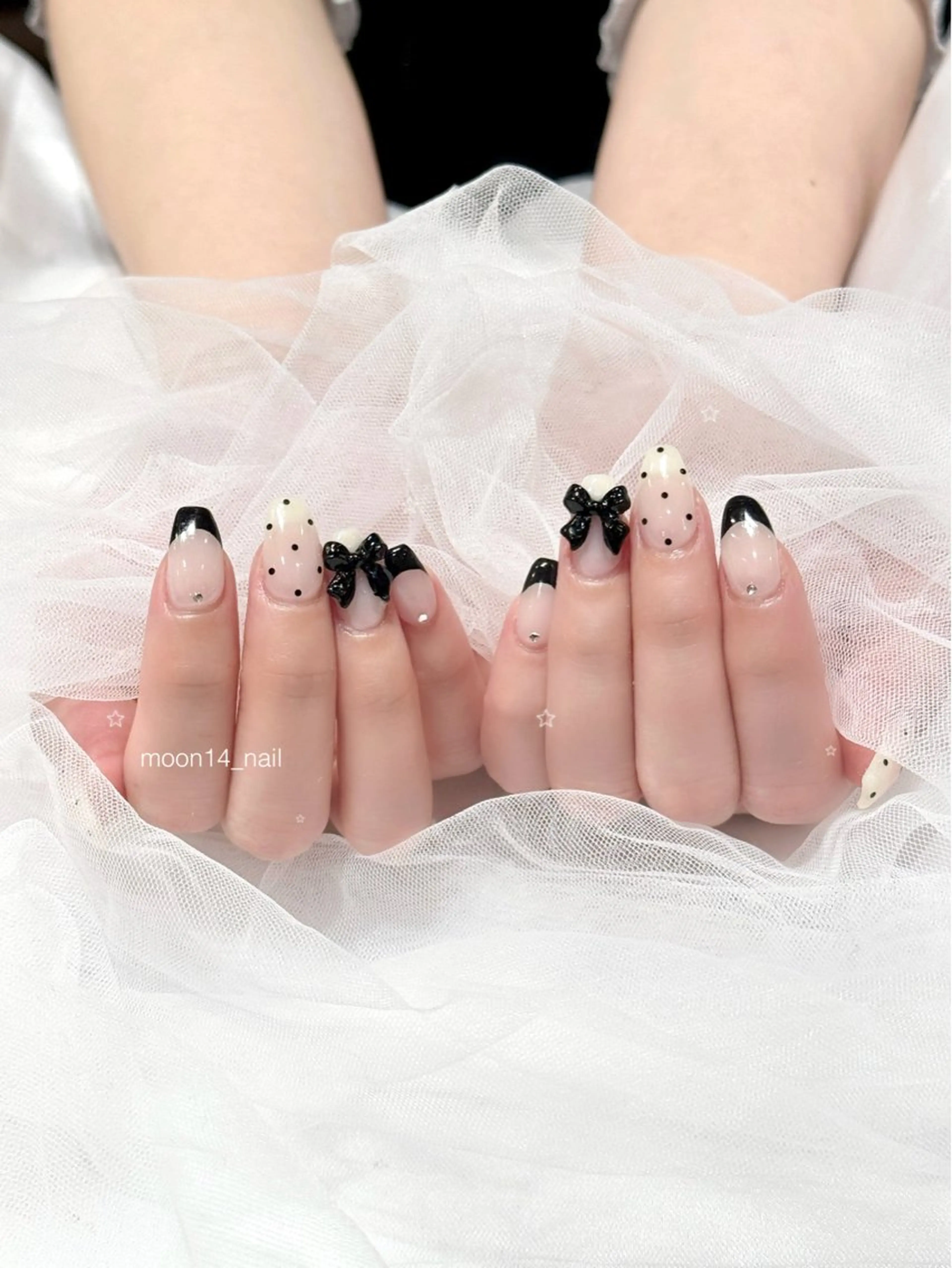 ネイル ドット フレンチネイル ジェルネイル パラジェル リボン ハンドネイル natsuki 💫のネイルデザイン