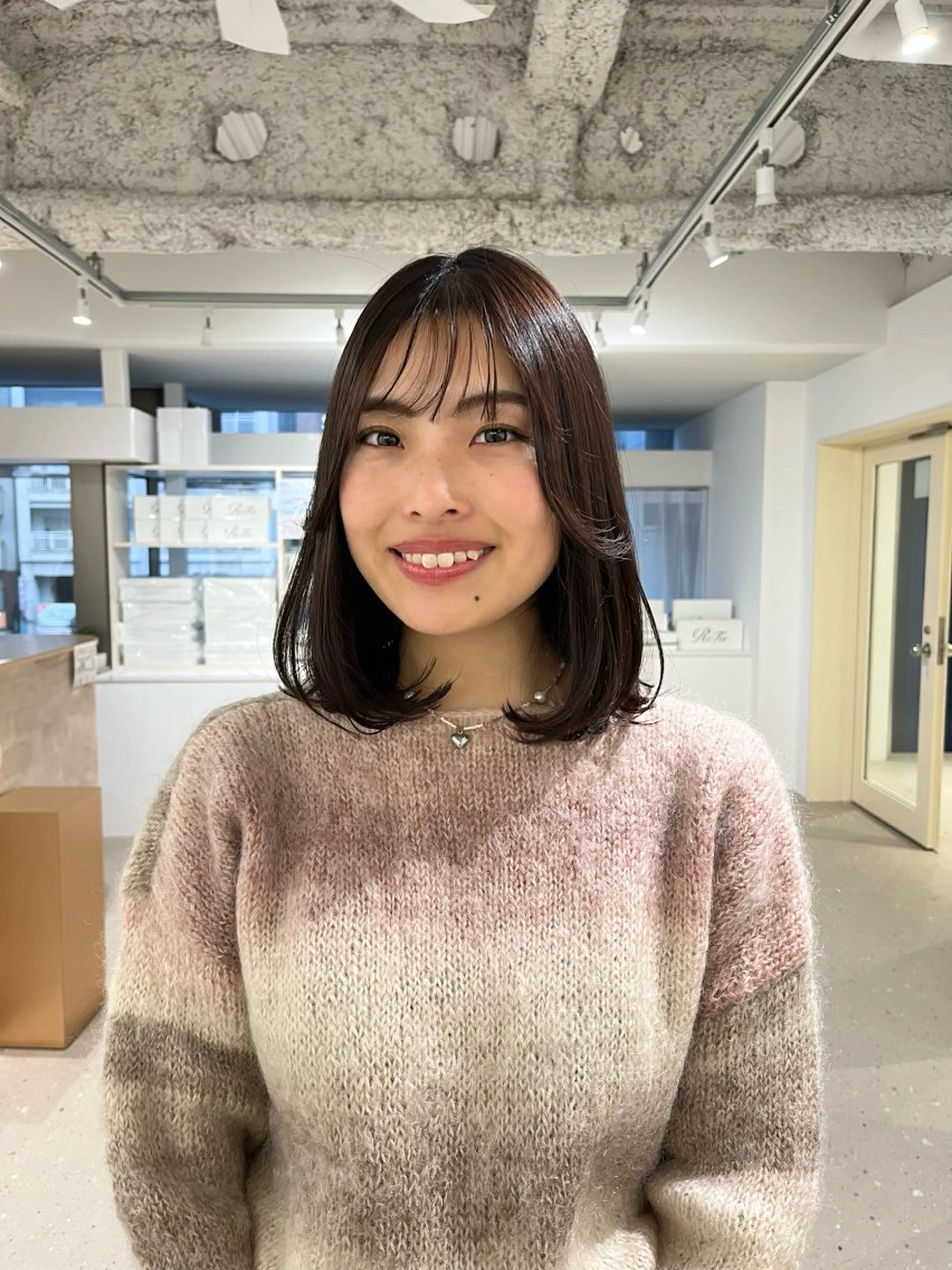 ミディアム カラー 阪本 桃のヘアスタイル