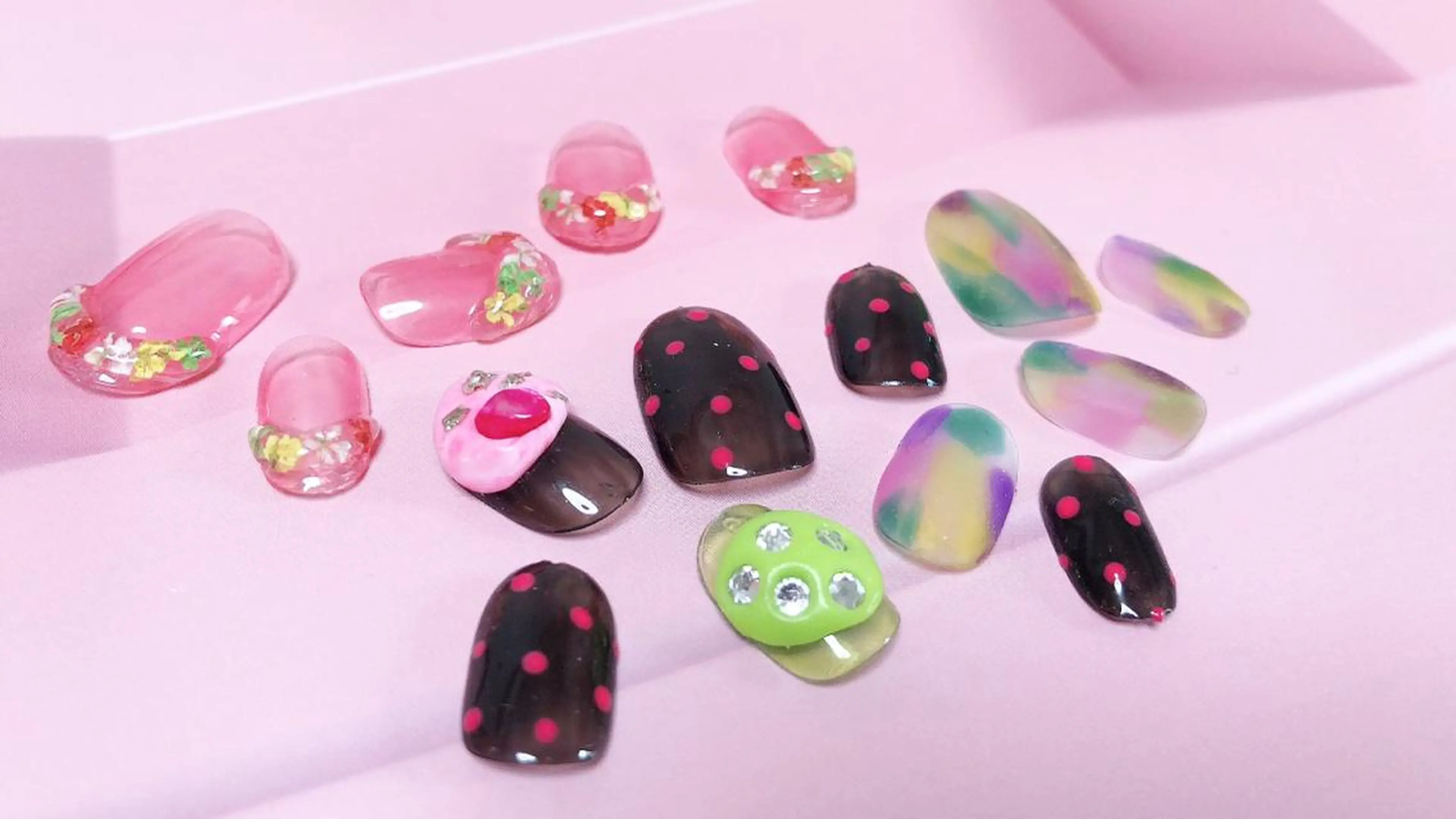 ネイル mano nella manoのネイルデザイン