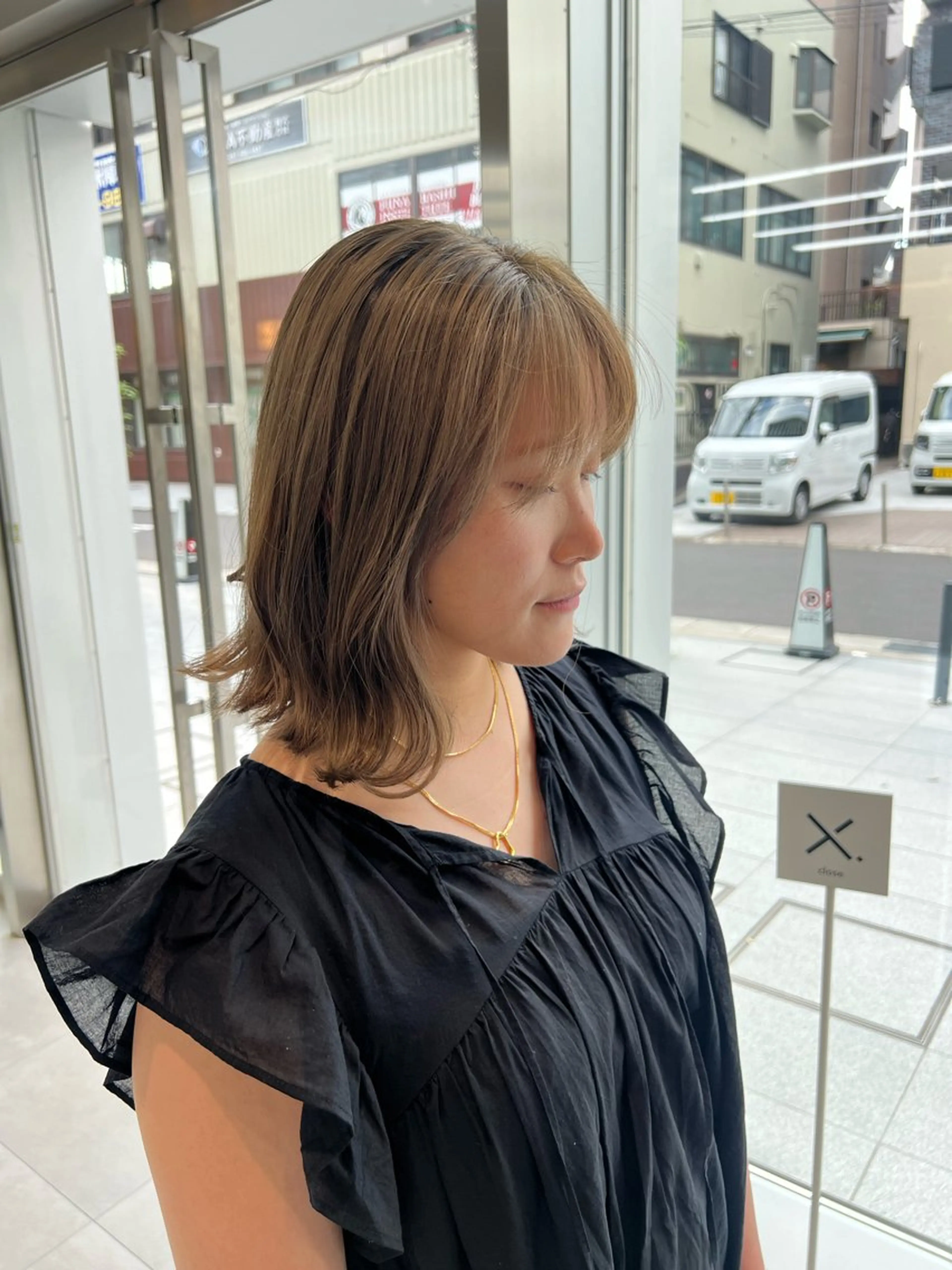 ミディアム カラー ベージュカラー 透明感カラー 外ハネヘア カット ヘアカラー トリートメント 吉沢遣人/レイヤー 艶カラー/抜け感のヘアスタイル