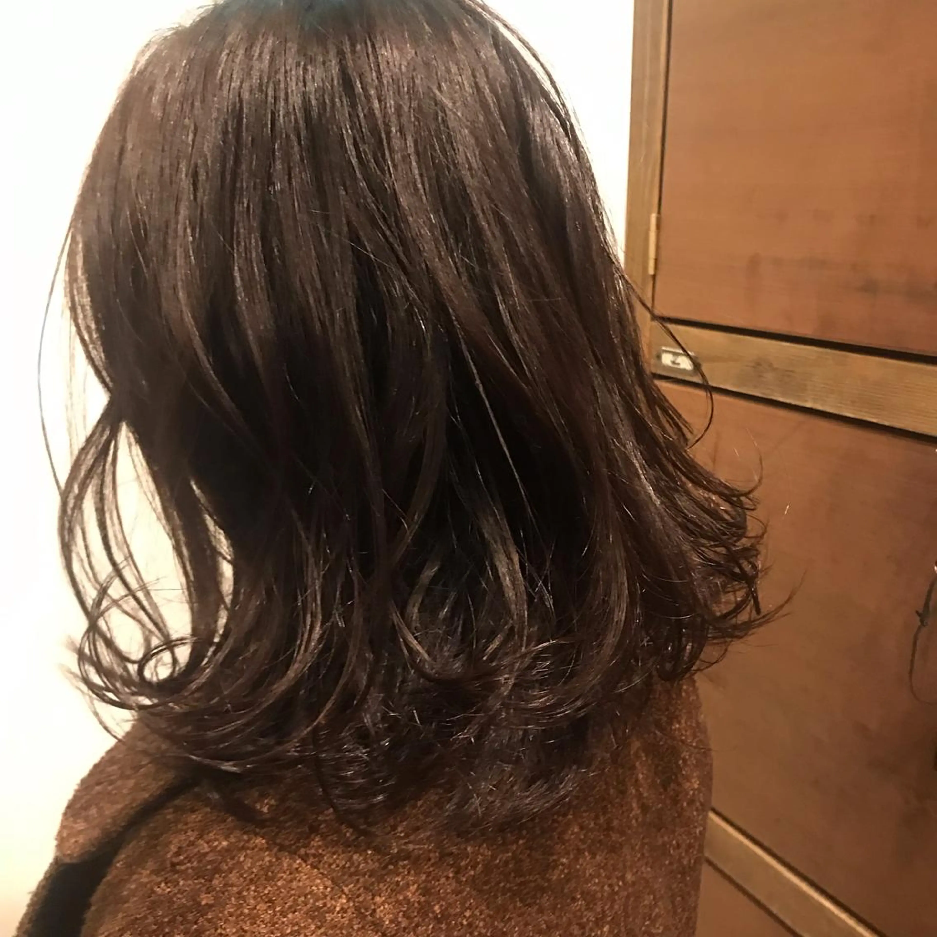 セミロング カラー クワハラ イオリのヘアスタイル