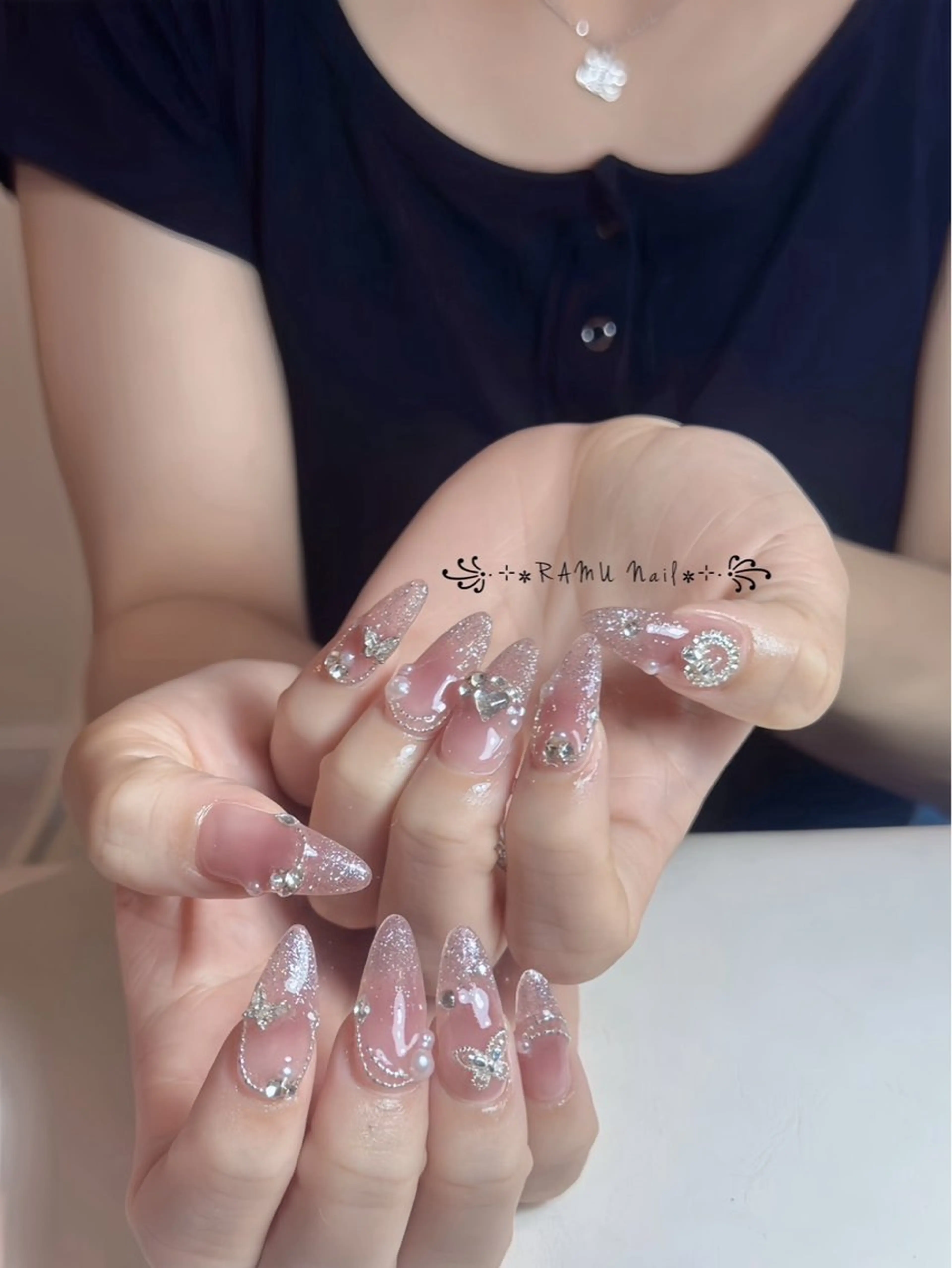 ネイル キラキラネイル マグネットネイル ミラーネイル ピンク 夏ネイル ハンドネイル RAMU Nail 恵比寿店のネイルデザイン