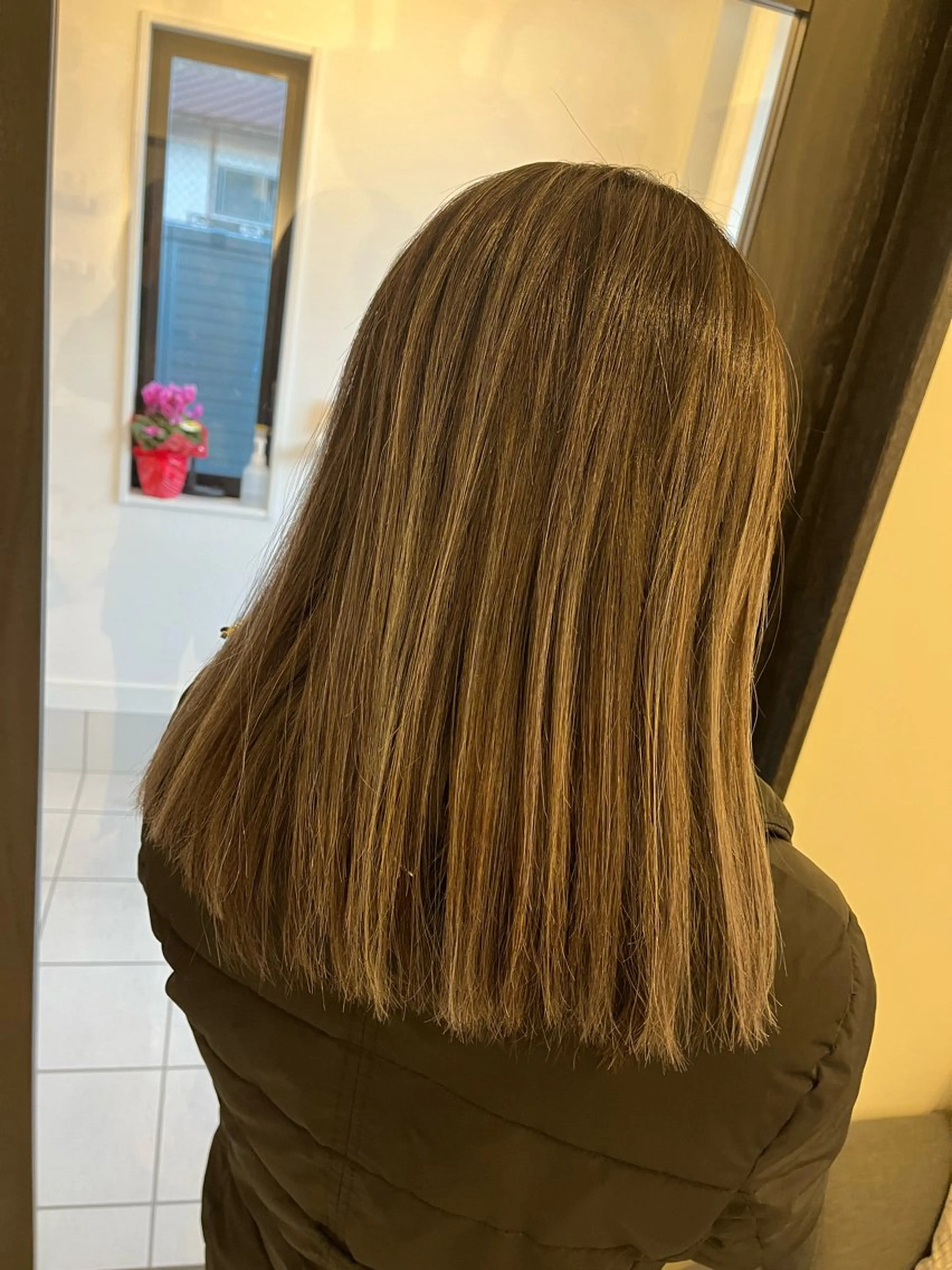 ミディアム カラー 山中 真紫のヘアスタイル