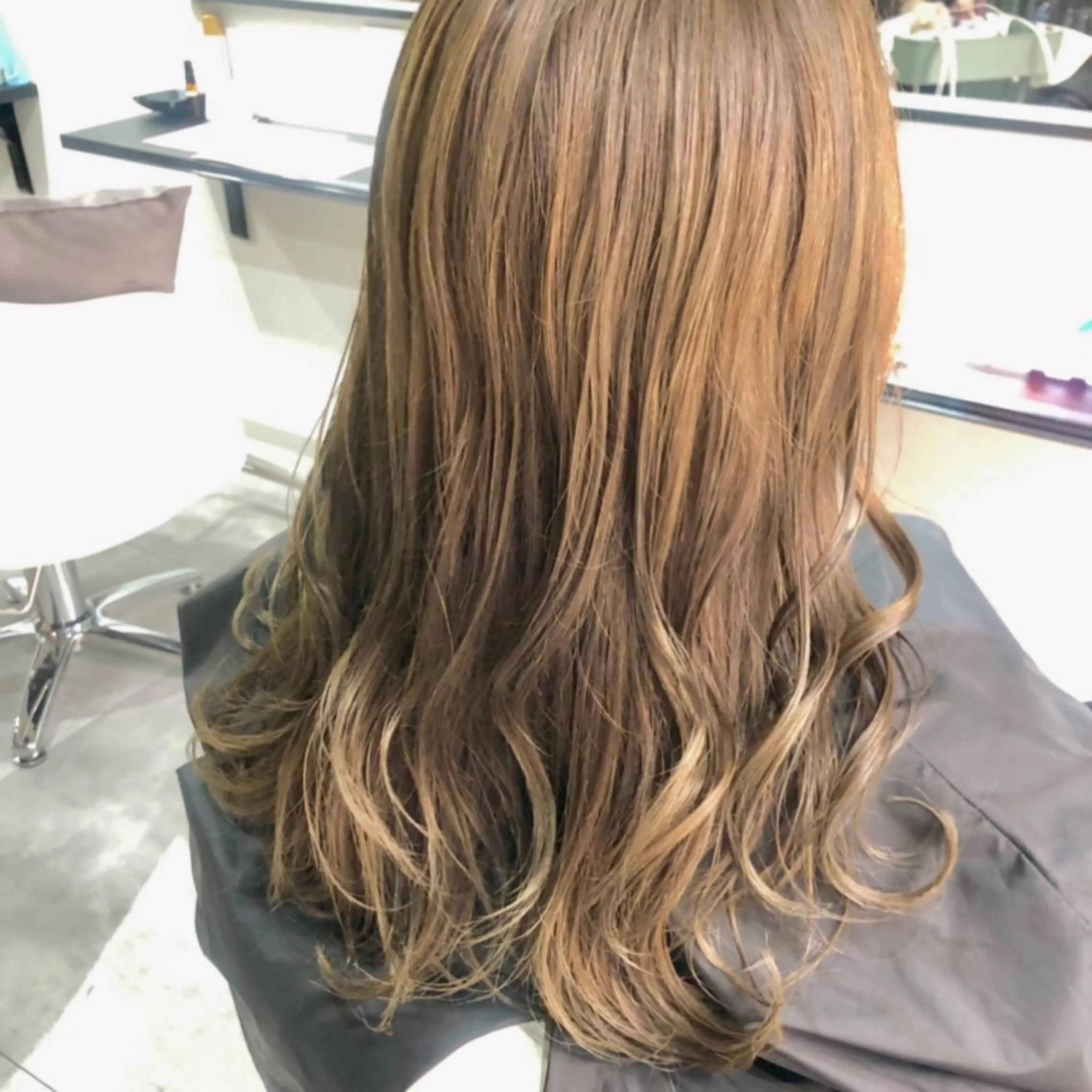 ロング カラー シェアハピ ヤマモトのヘアスタイル