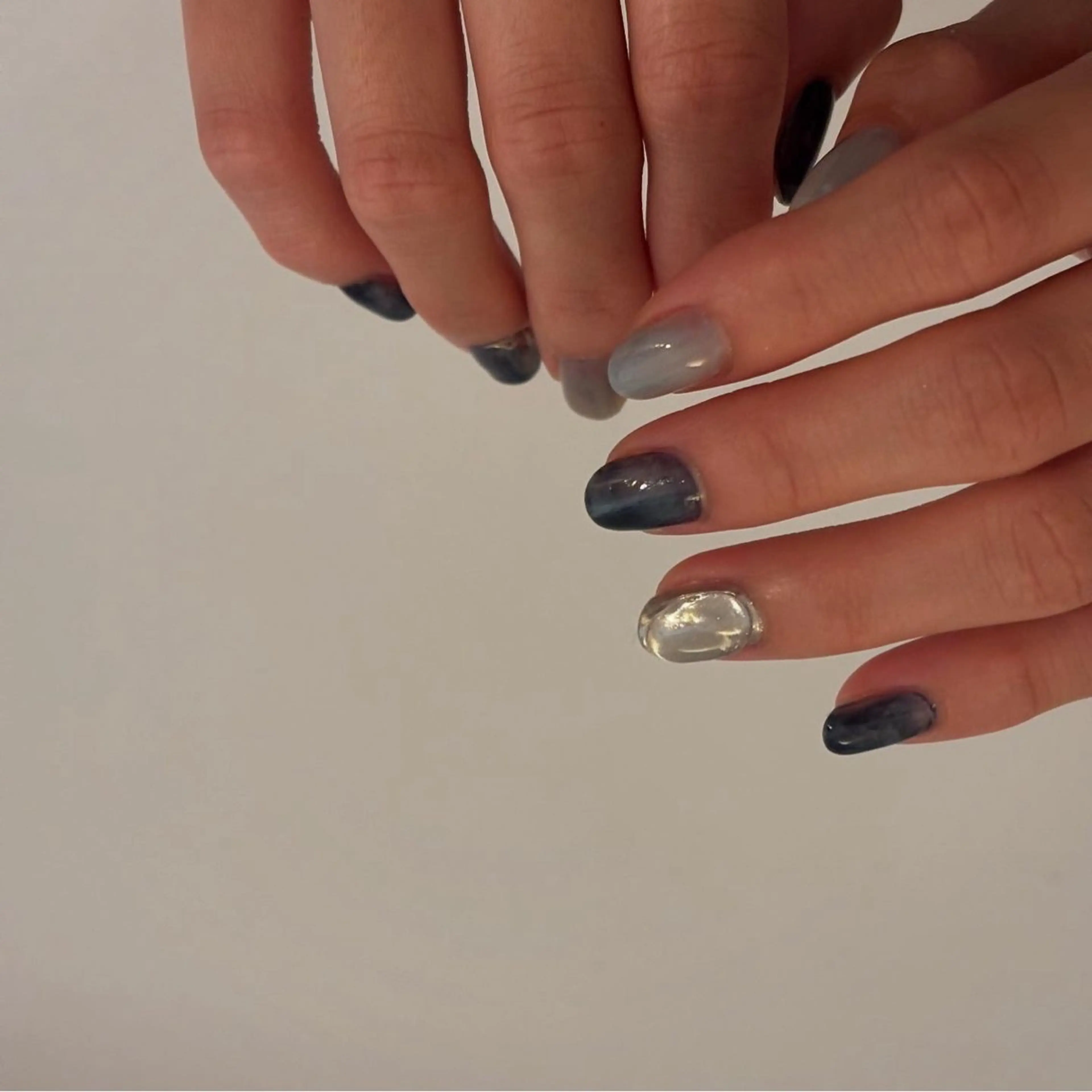ネイル ブルー ニュアンスネイル シルバー ブライダルネイル ハンドネイル Elio 国泰寺のネイルデザイン