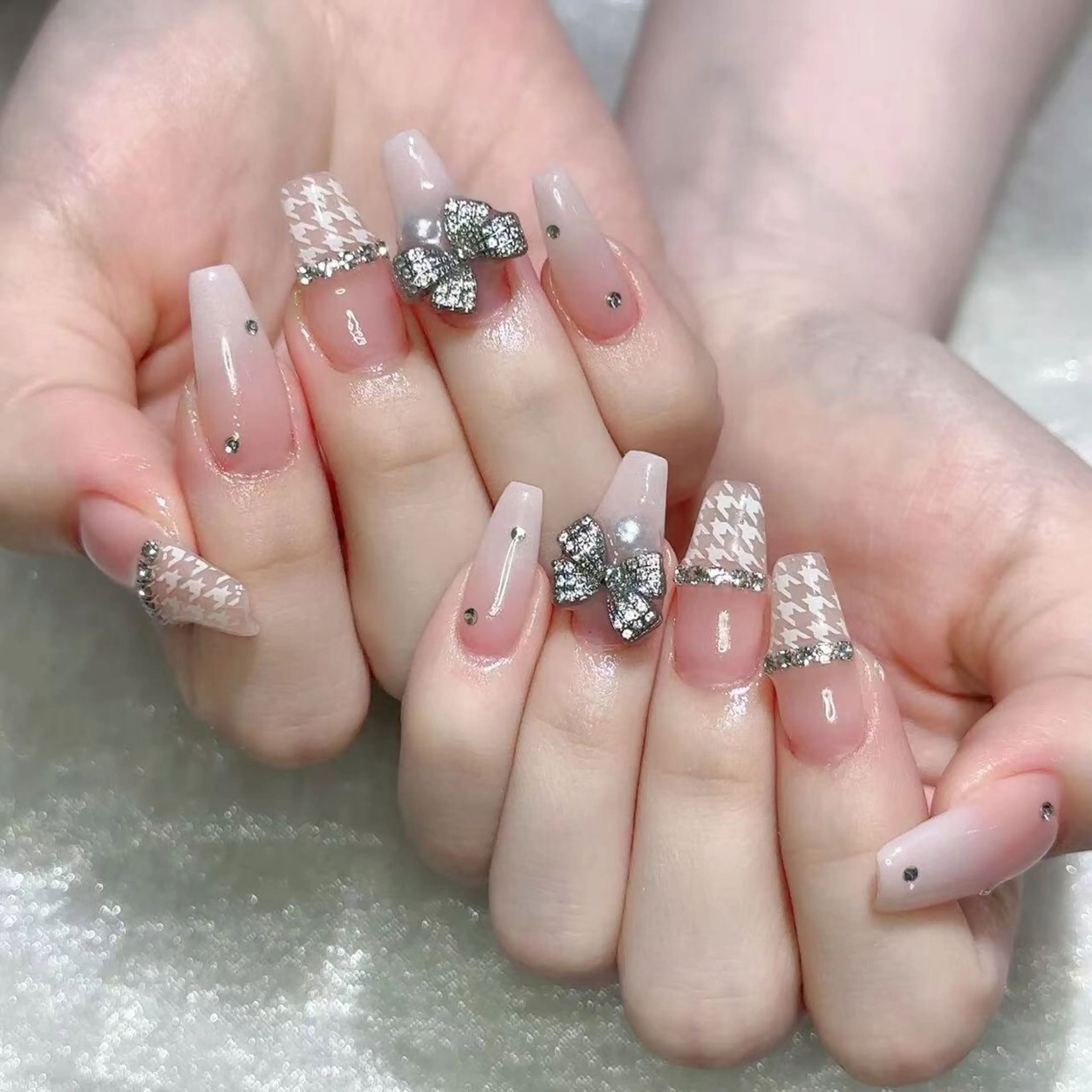 ネイル ハンドネイル Queens テイのネイルデザイン