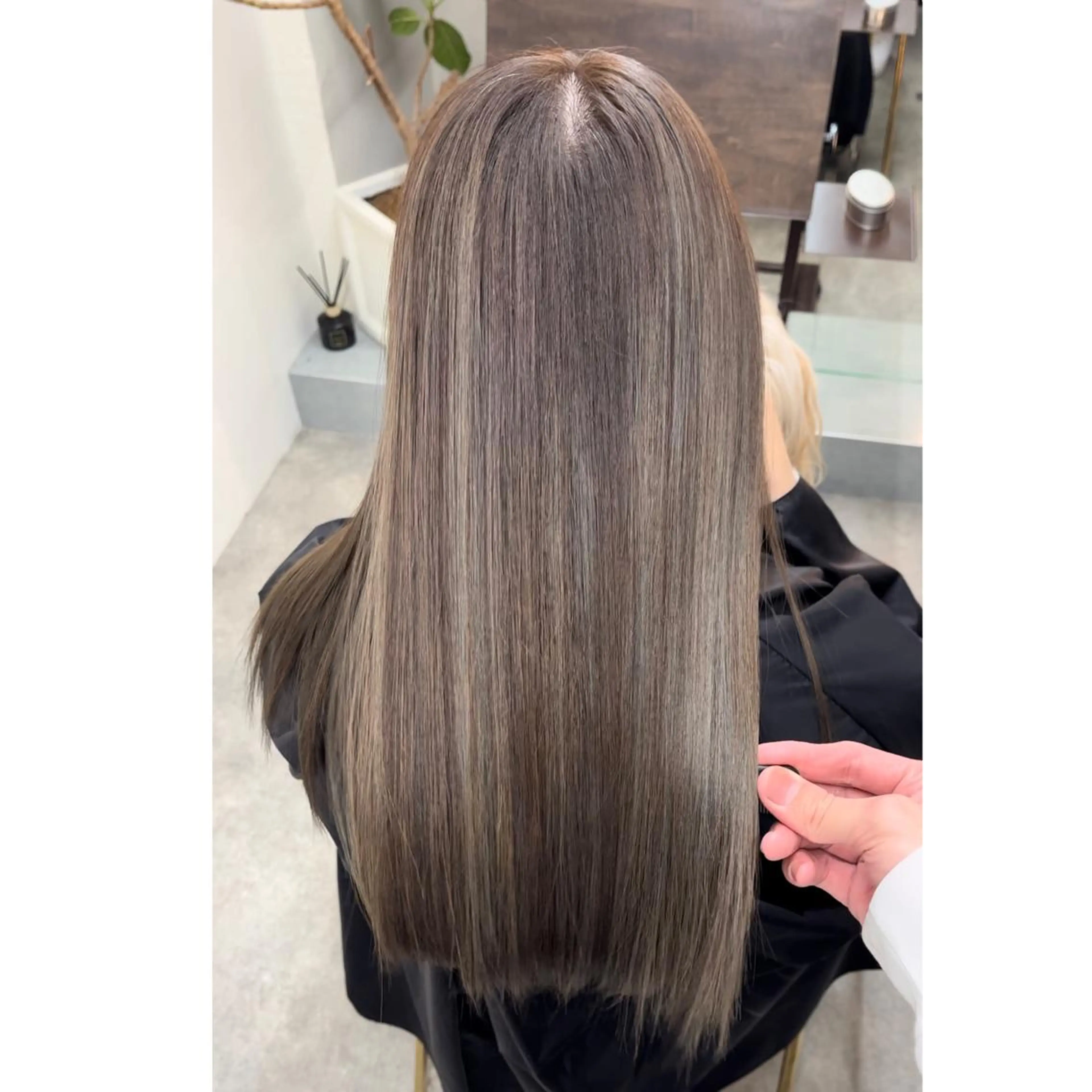 ロング カラー ブリーチ カット ヘアカラー トリートメント 韓国ヘア/ 髪質改善特化谷名勇輝のヘアスタイル