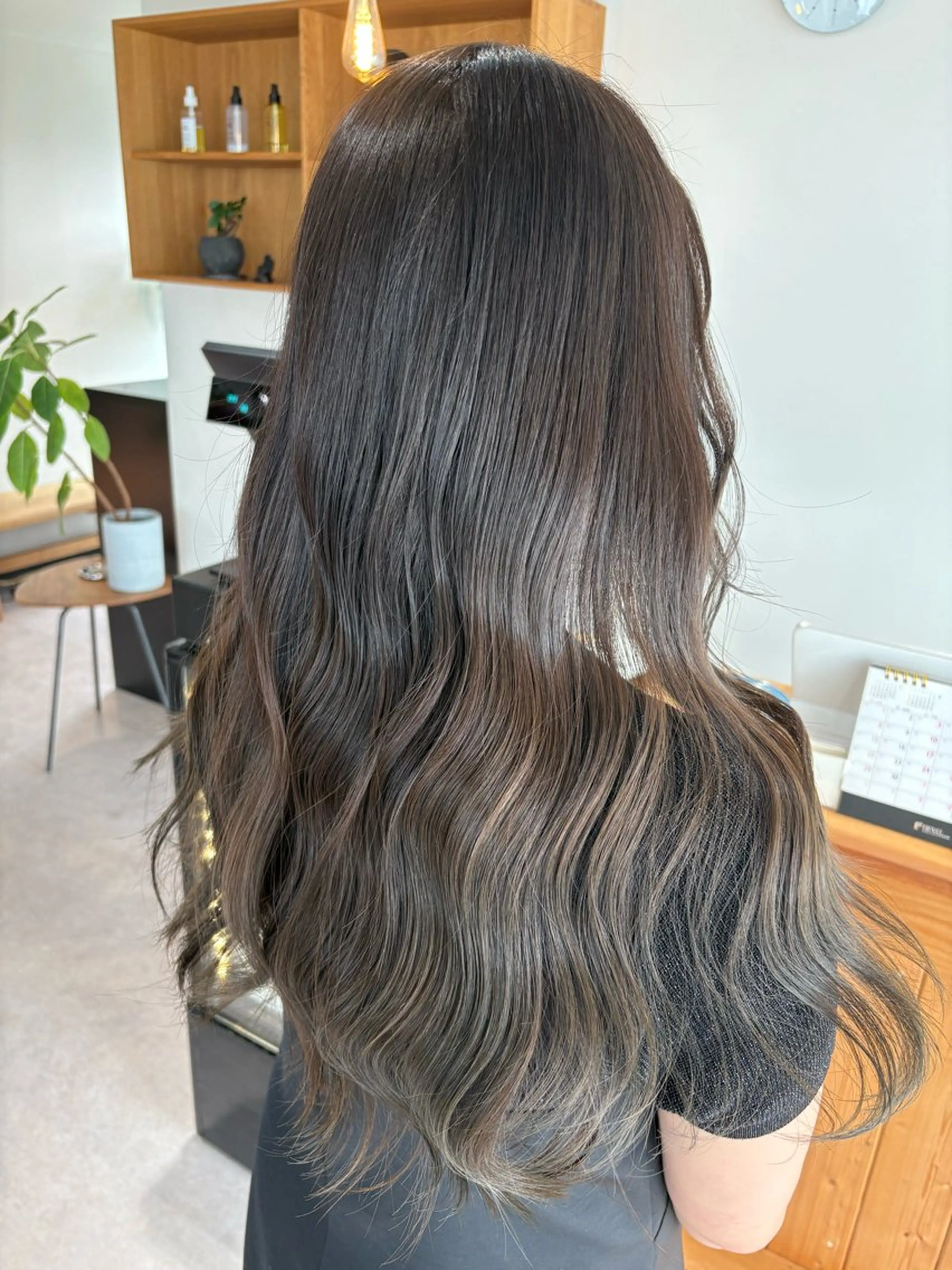 ロング カラー 透明感カラー ヘアカラー aina / n.w.hのヘアスタイル