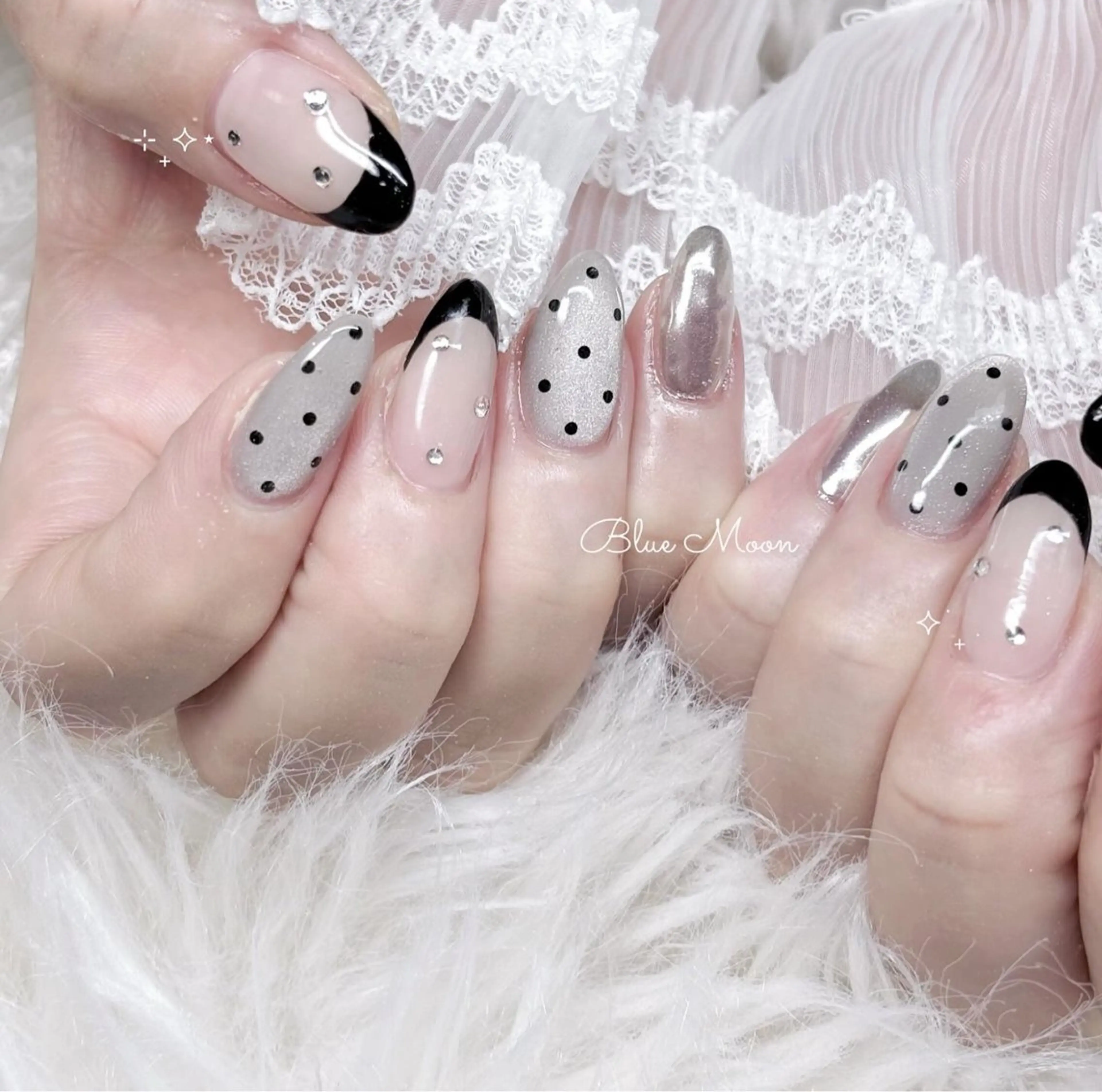 ネイル ホログラムネイル マグネットネイル ミラーネイル nail salon Blue Moonのネイルデザイン