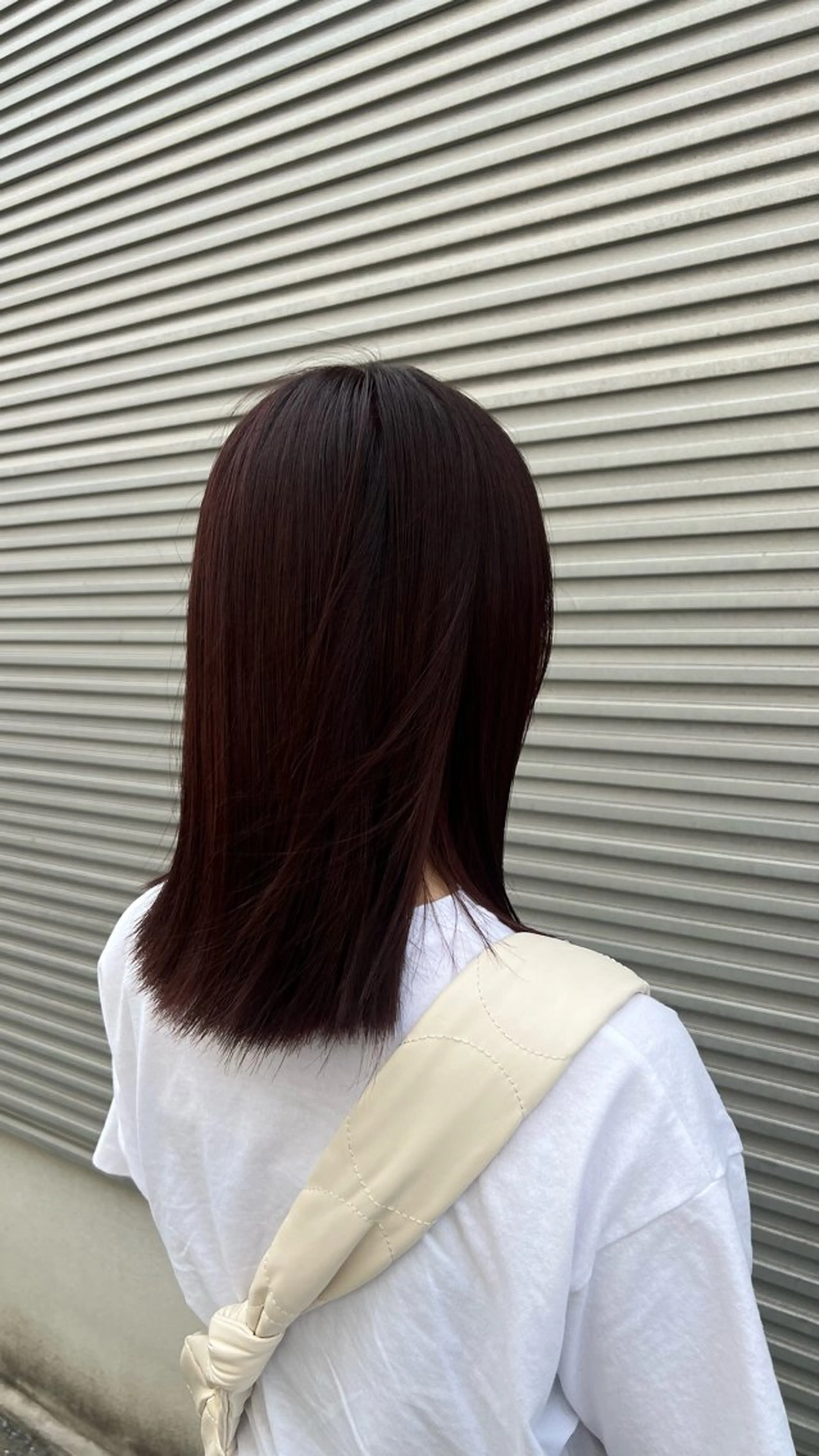 カラー momb 折戸結菜のヘアスタイル