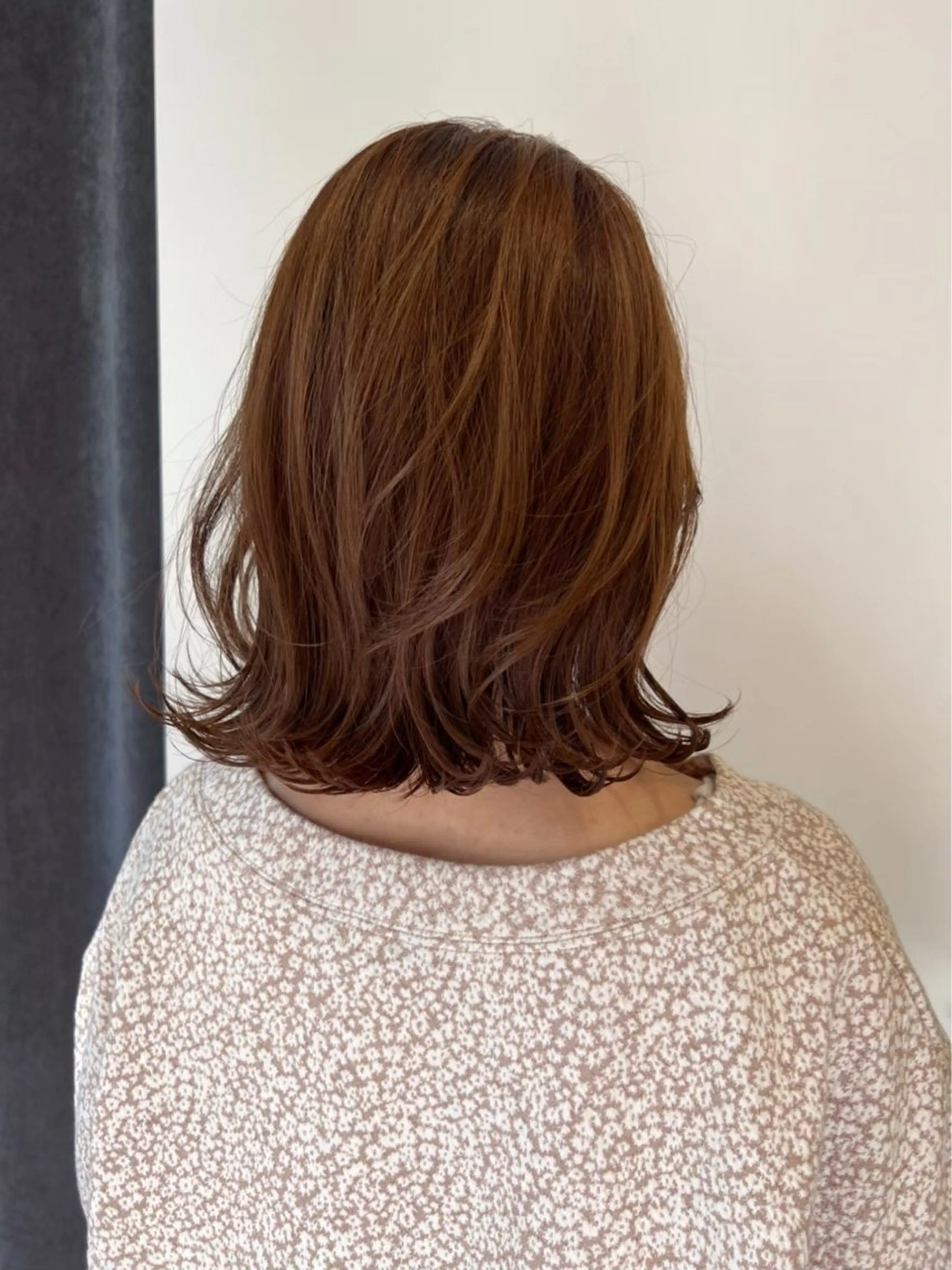 ミディアム カラー シモヤ ルカのヘアスタイル