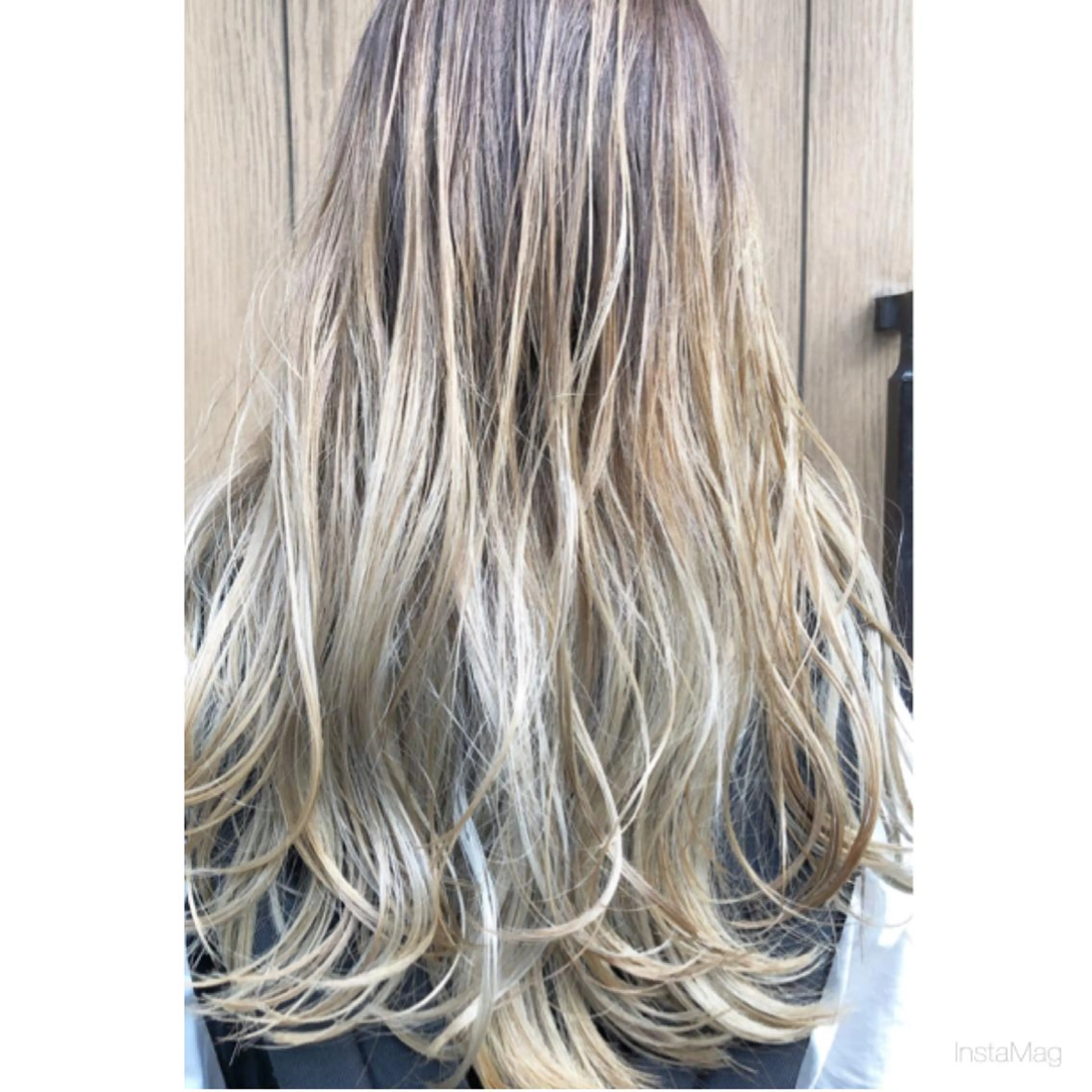 ロング カラー バレイヤージュ レイヤーカット ヘアカラー 岩間 香純のヘアスタイル