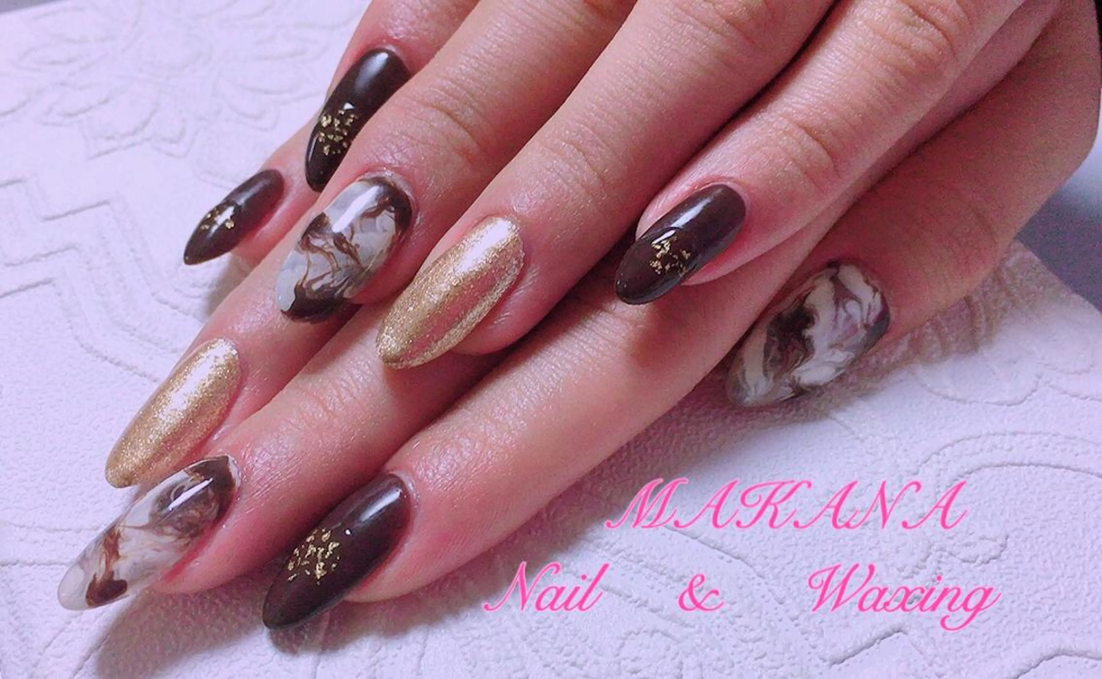 ネイル 大理石ネイル(マーブル) ホワイト ハンドネイル MAKANA所属・鈴木 ユニのネイルデザイン