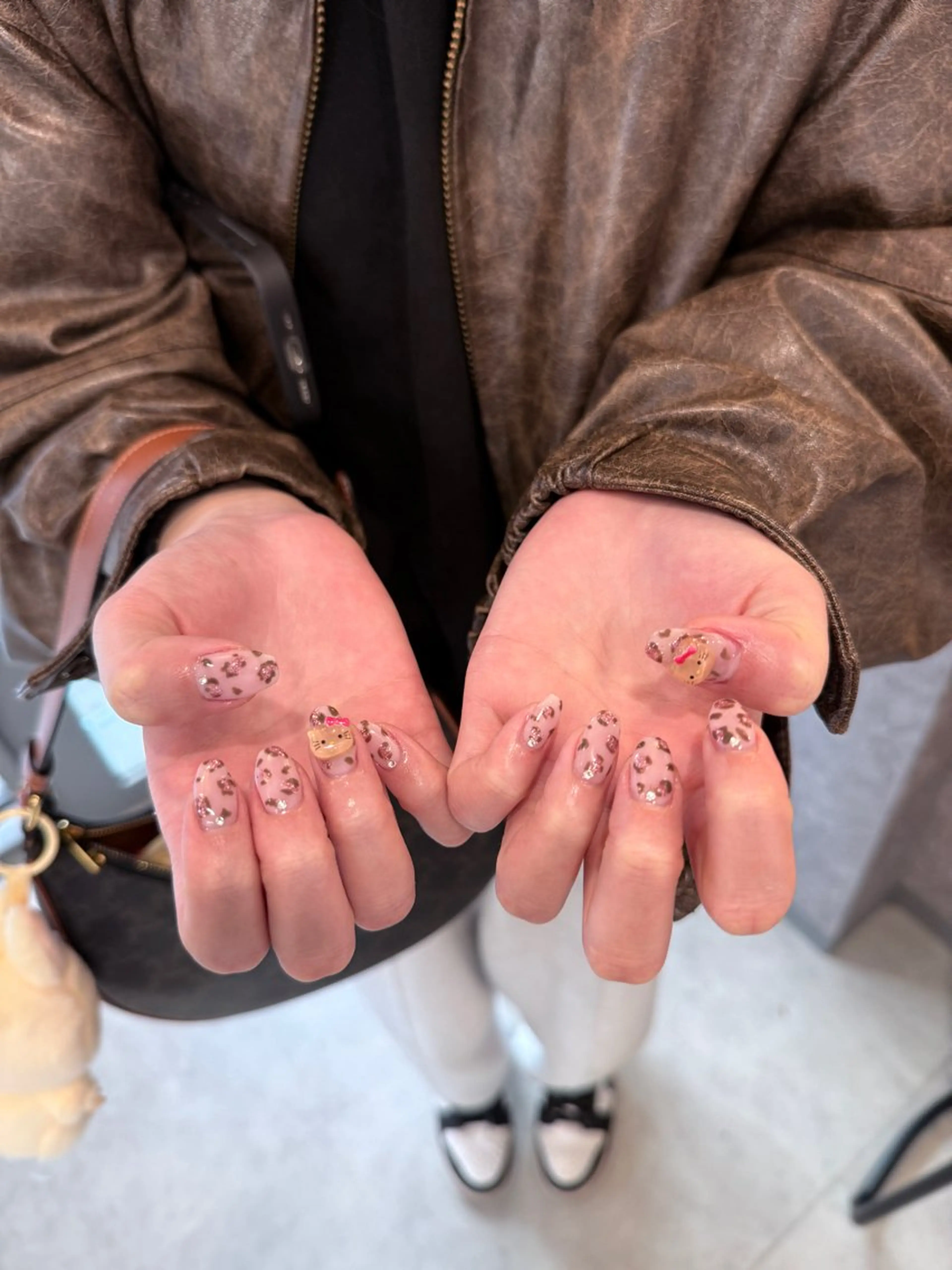 ネイル はばすみれ🎀ﾈｲﾙ 光ﾌｪｲｼｬﾙ ﾍｱのネイルデザイン