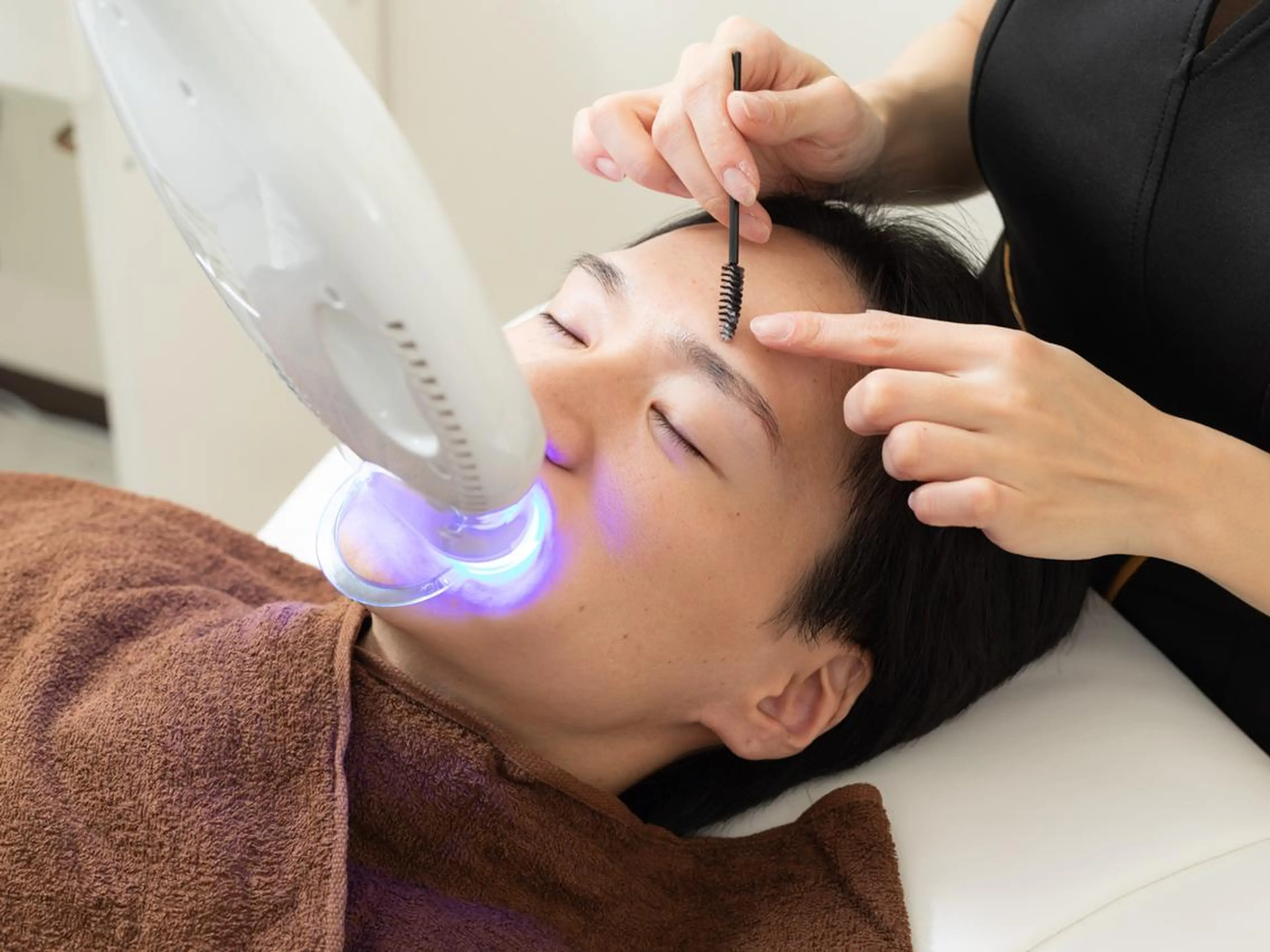 【今月限定1名様のみ】3点同時施術可能🌼　ハイドラフェイシャル+ホワイトニング+眉毛ワックス🌼　歯科医師監修の液剤の写真