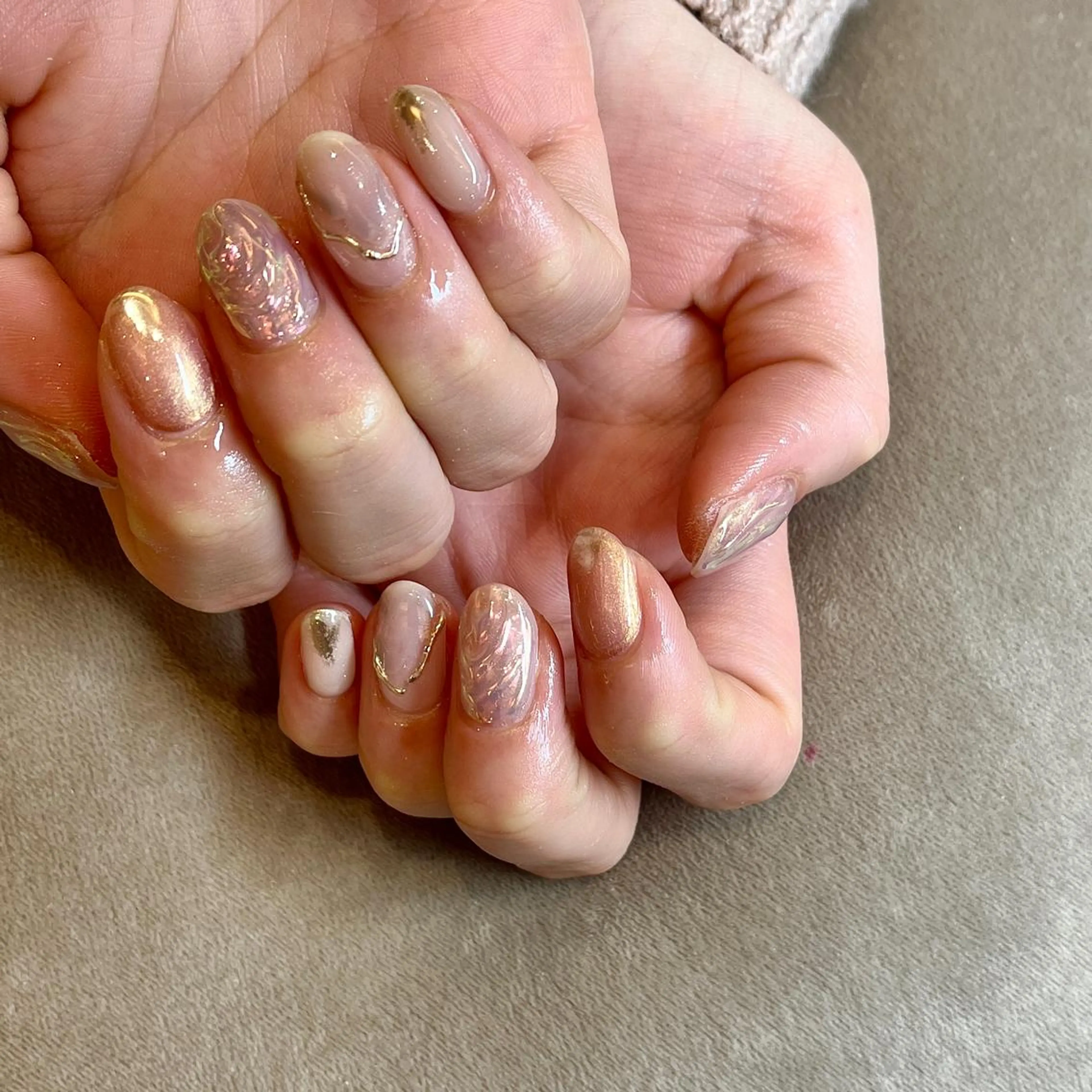 ネイル オーロラネイル ニュアンスネイル 春ネイル フリーランス¨̮⃝ ネイリストOKADAのネイルデザイン