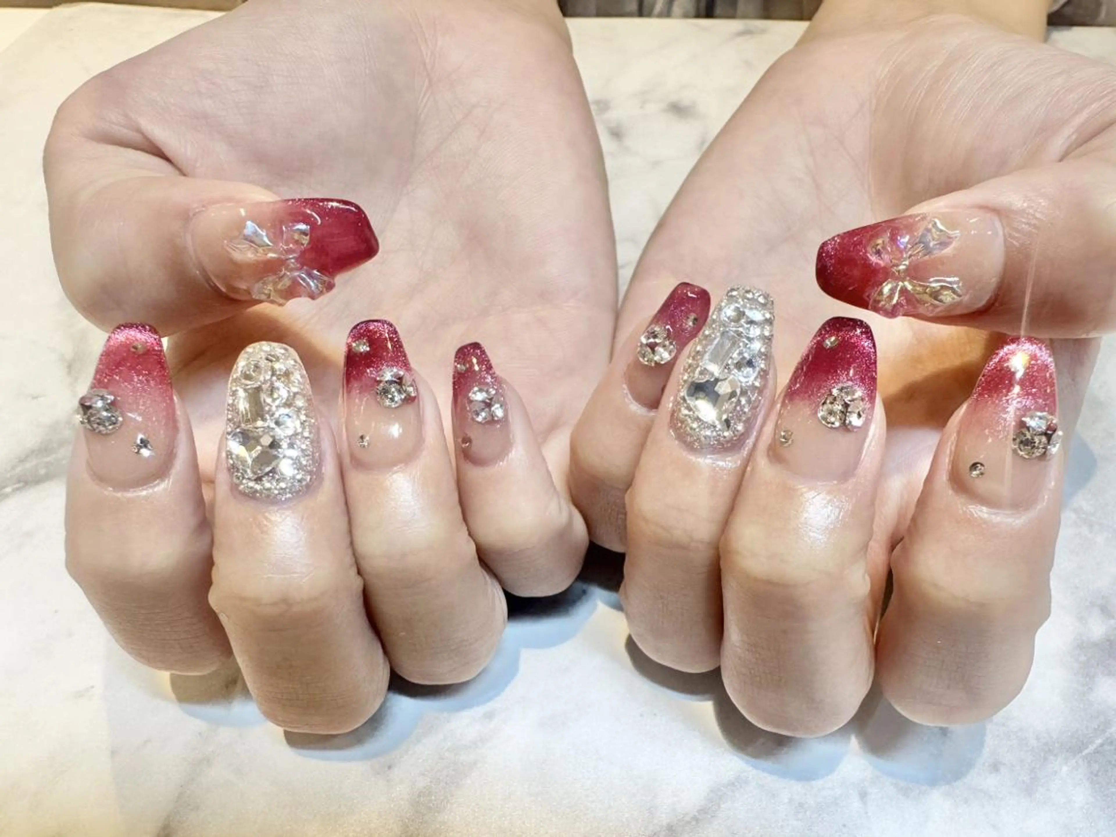 ネイル フレンチネイル キラキラネイル マグネットネイル マグネットフレンチ 赤色 ハンドネイル 痛ネイル🩶推し活 🤍店長sagawaのネイルデザイン