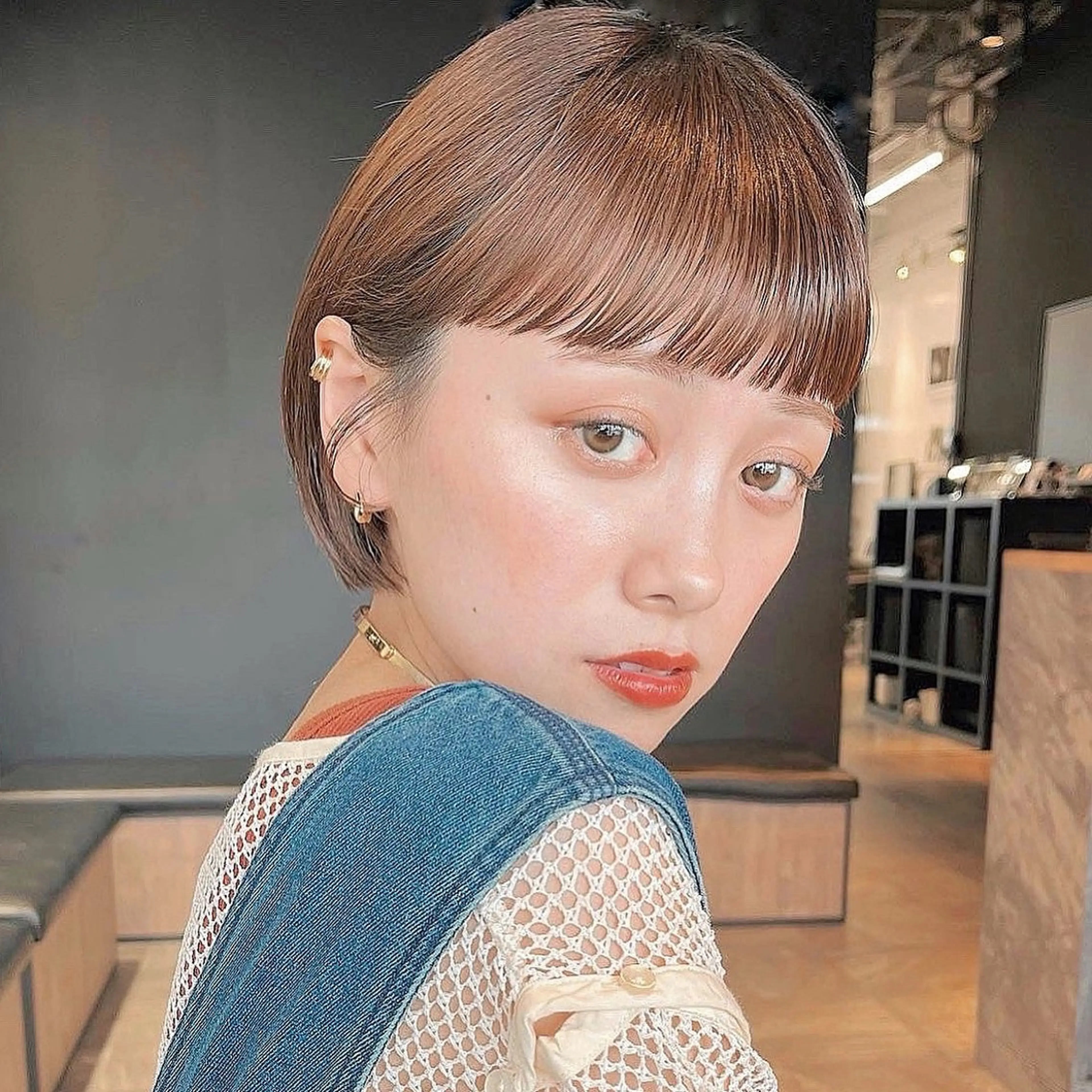 ショート カラー ヘアアレンジ ベージュカラー 透明感カラー オン眉 🌱ボブ/レイヤー/ ベージュ/あやみ✨のヘアスタイル