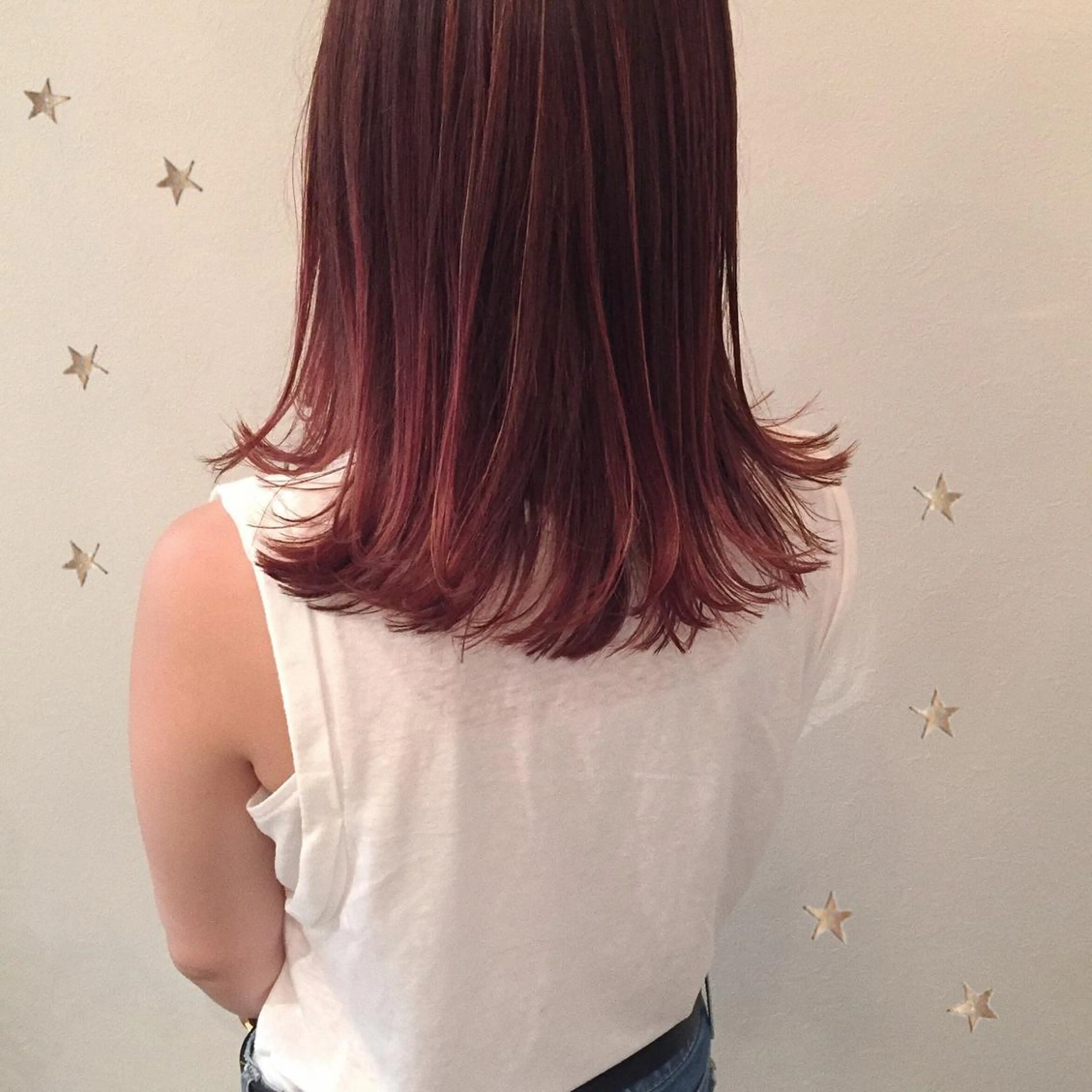 ミディアム カラー レッドカラー 市川 千夏のヘアスタイル