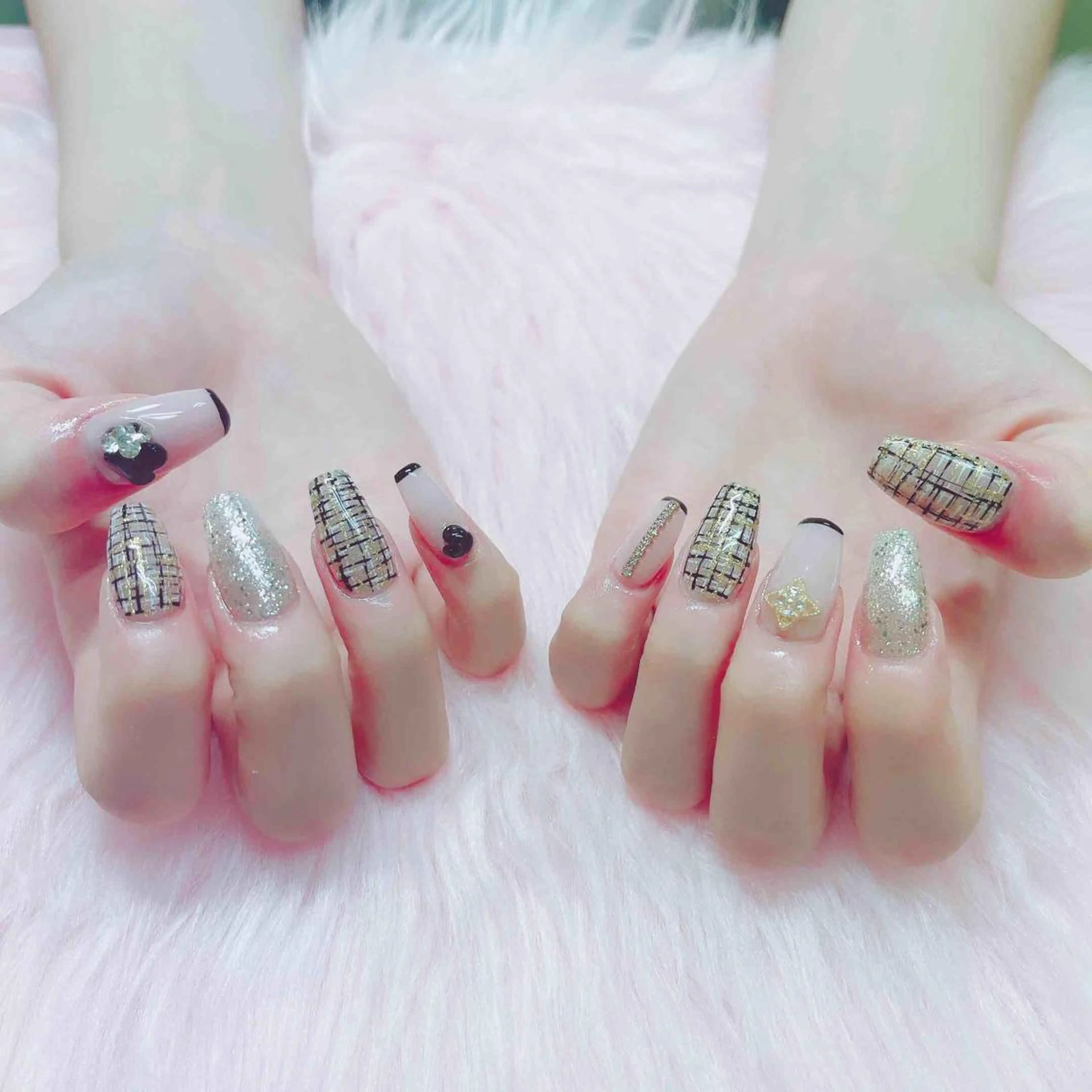 ネイル ハンドネイル MoonNail ユリ🌸のネイルデザイン
