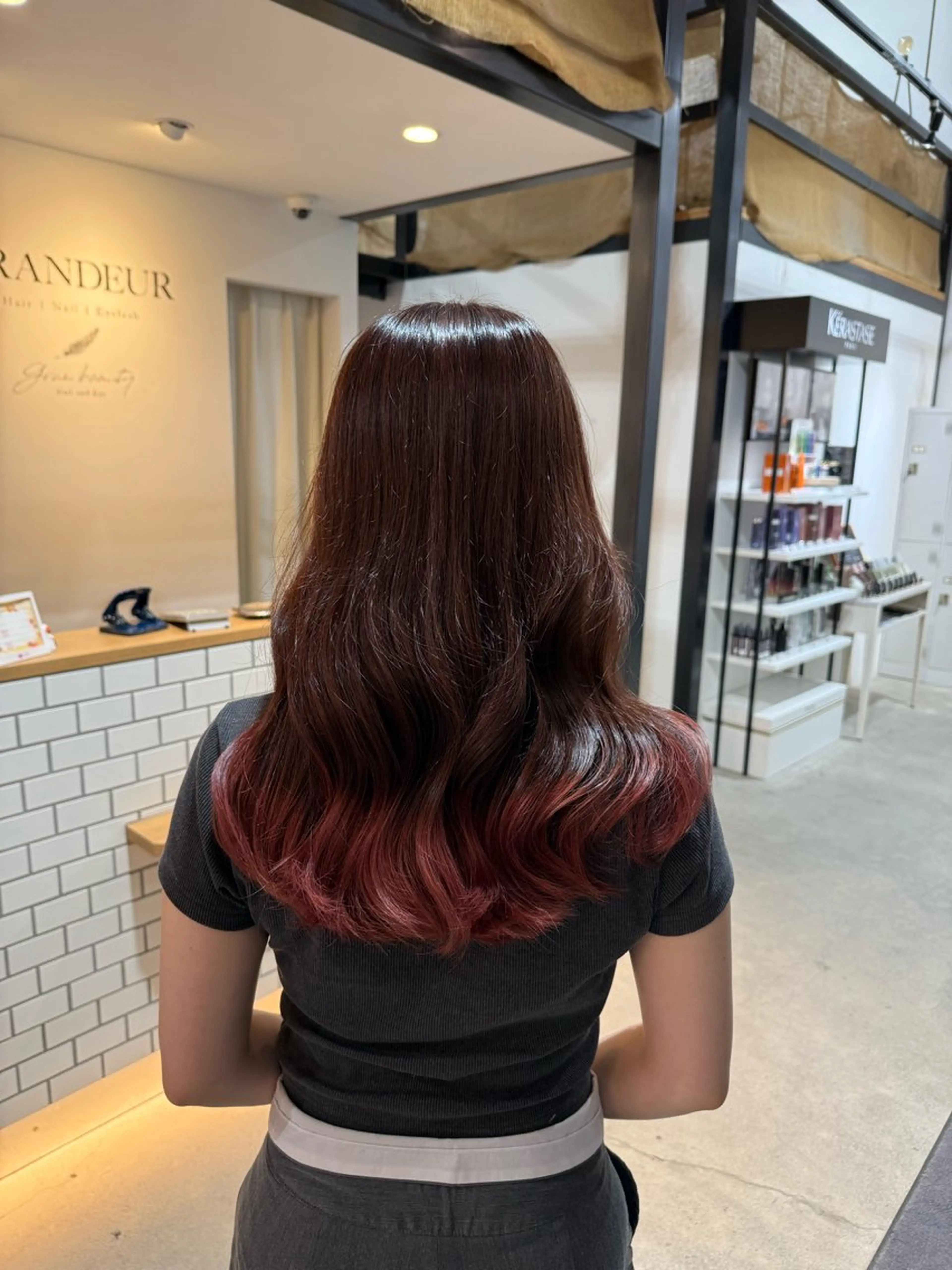 ロング カラー ブリーチ ピンクカラー 片山 実莉のヘアスタイル