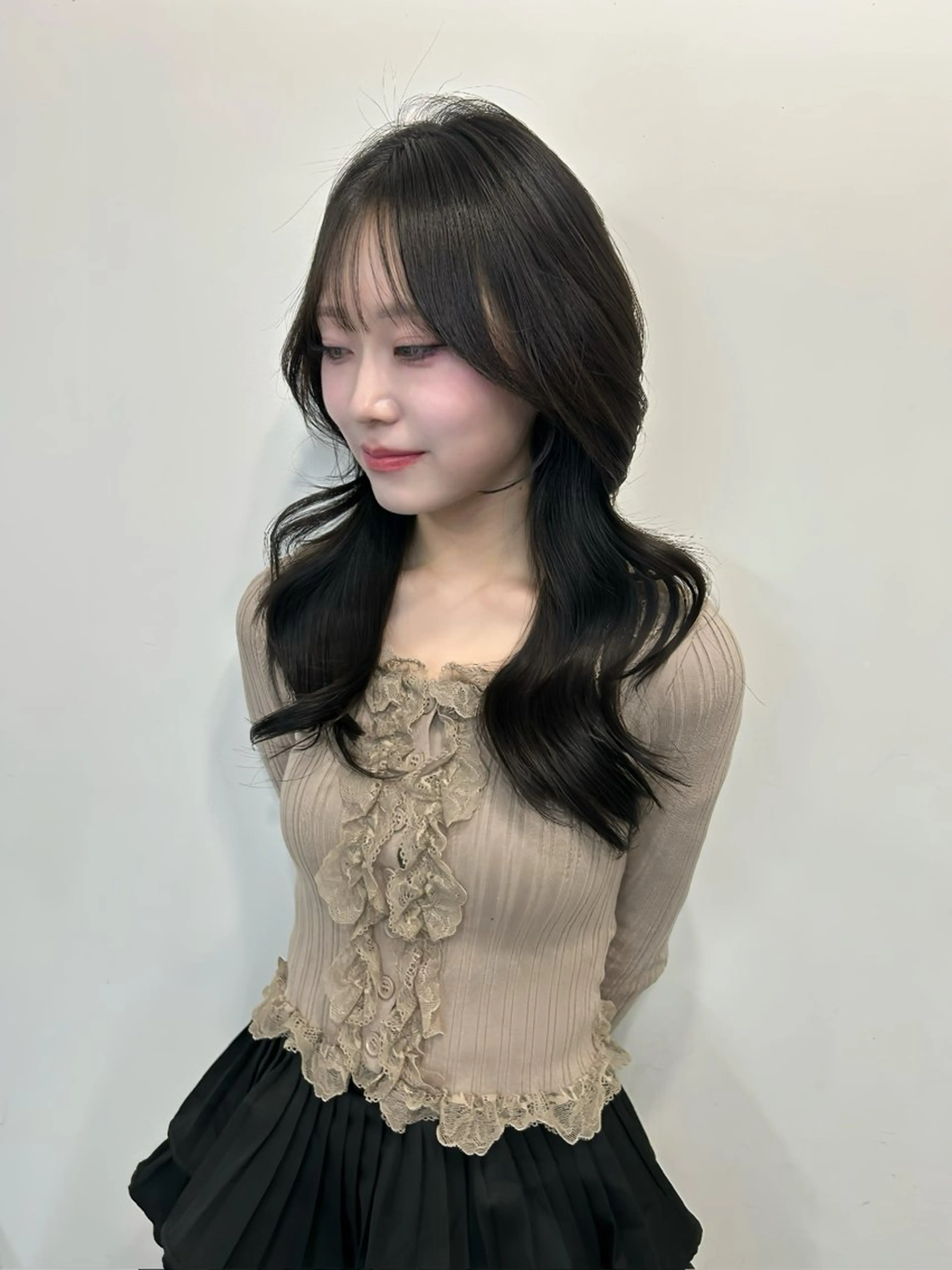 セミロング ケアカラー くびれヘア 髪質改善 韓国風ヘア レイヤーカット 梅田l大人韓国ヘア レイヤー×艶カラーのヘアスタイル