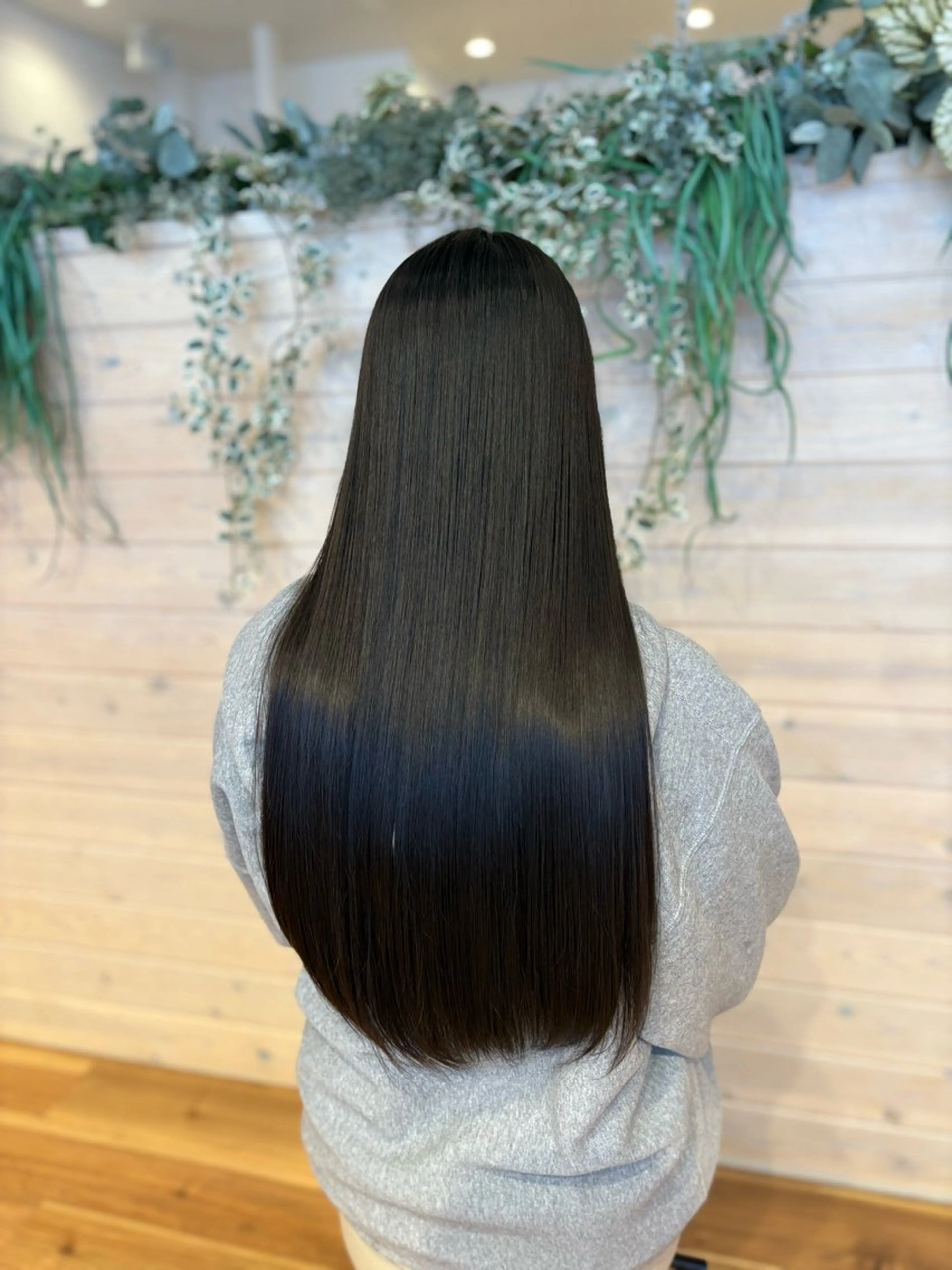 ロング 山西 真琴のヘアスタイル