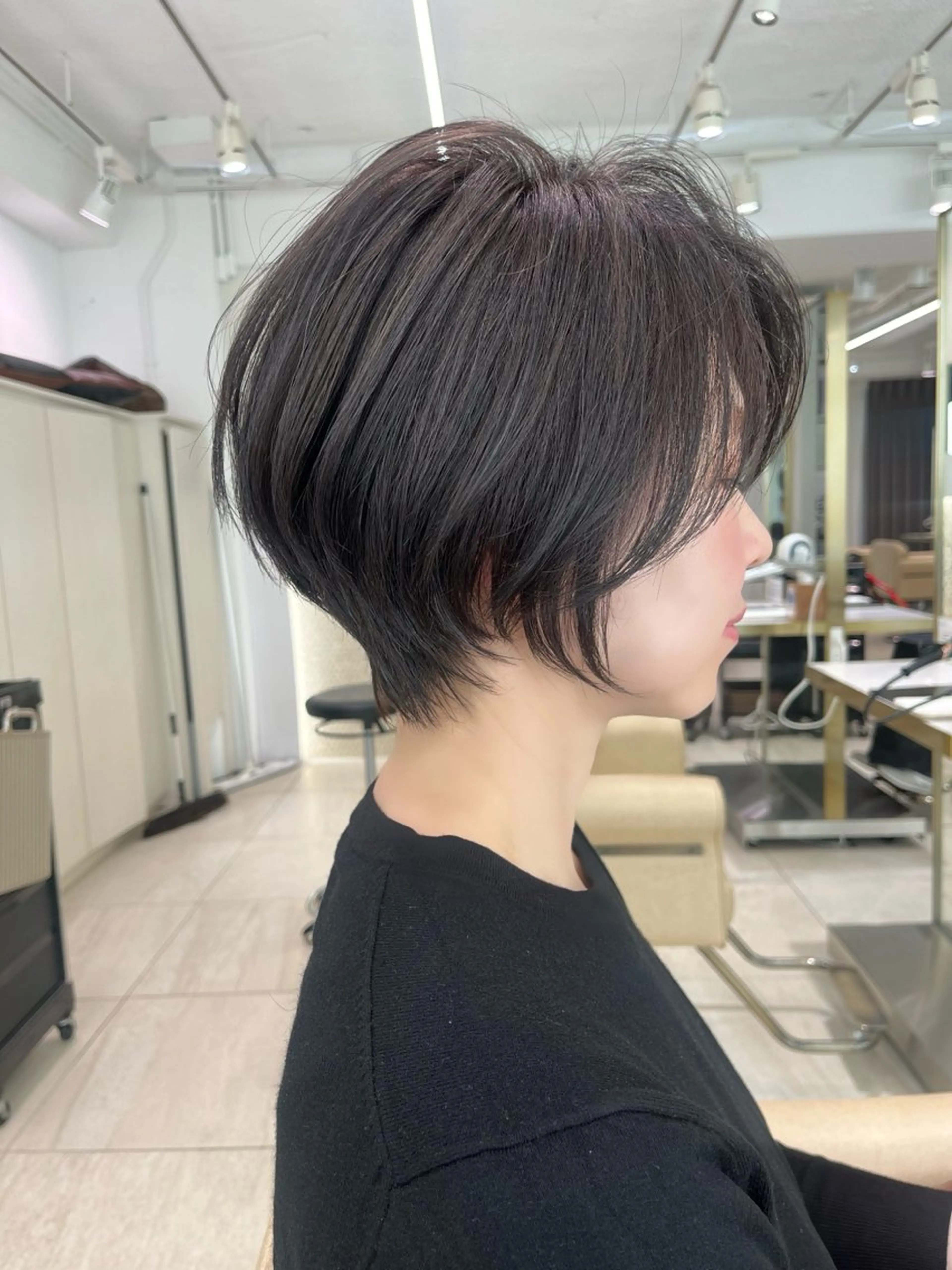 ショート カラー 透明感カラー グレージュ くびれヘア ショートヘア カット ヘアカラー 襟足でお悩みの方✂︎ くびれ職人ハシモトのヘアスタイル