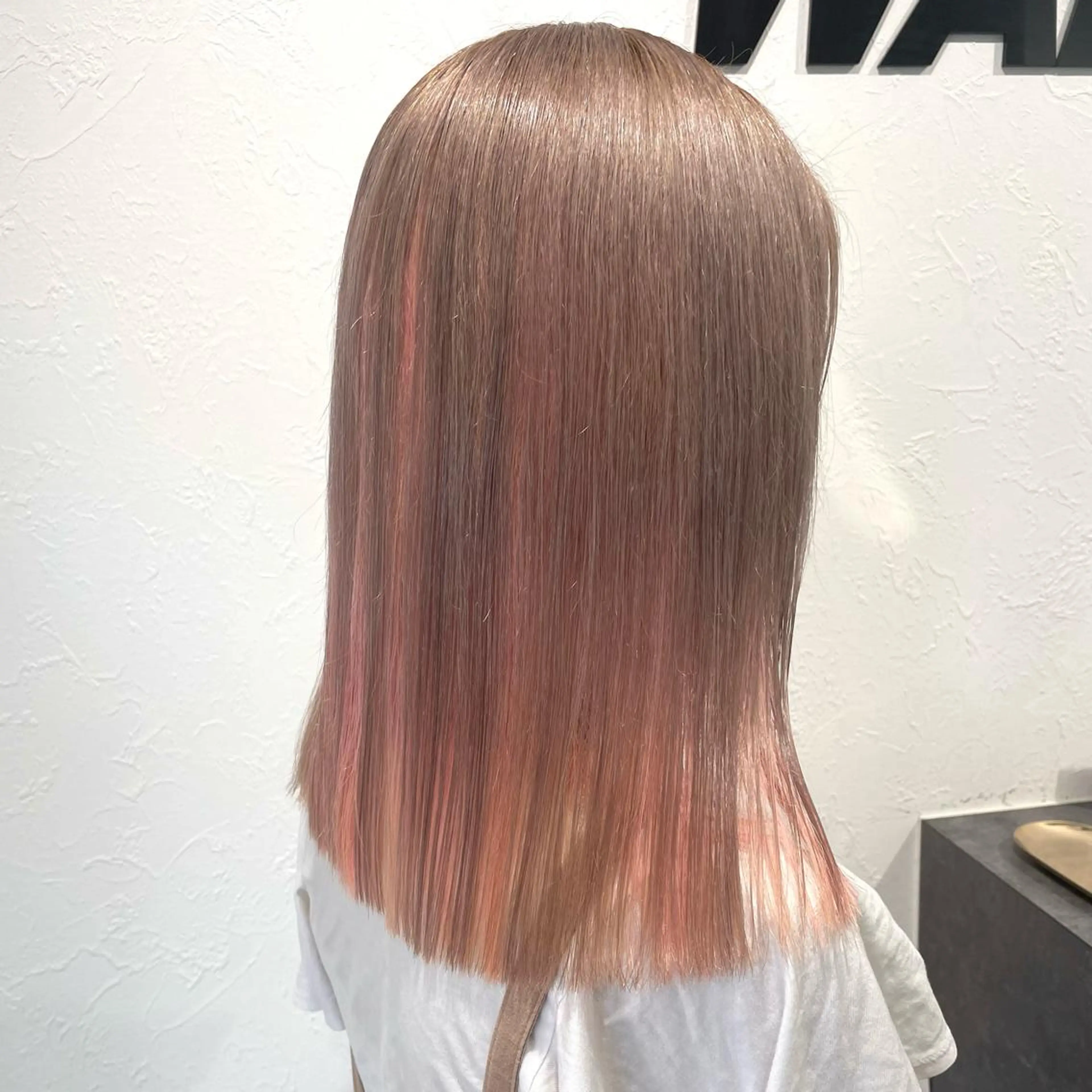 セミロング カラー shiho .のヘアスタイル