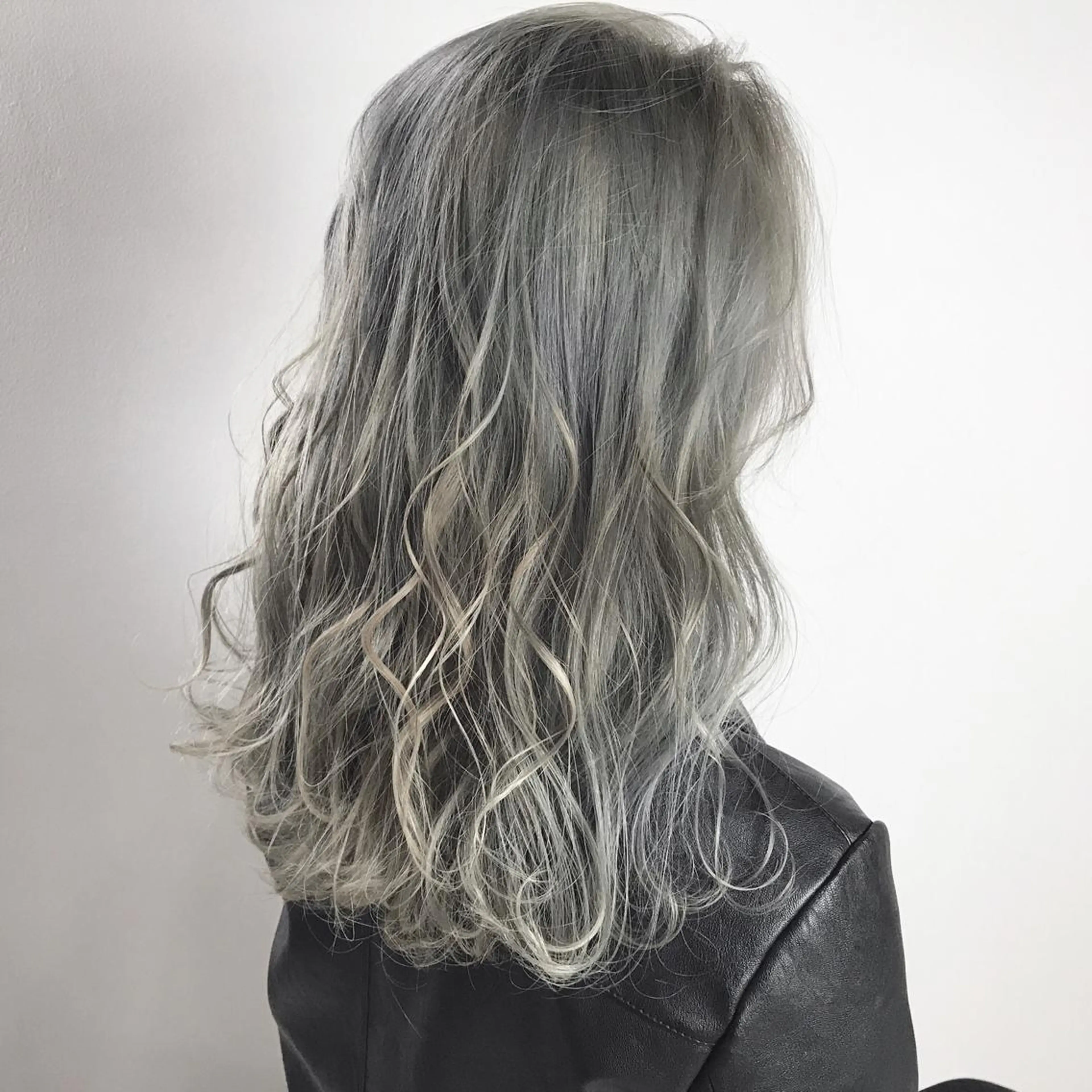 セミロング カット ヘアカラー MORISAKI ✂︎縮毛矯正のヘアスタイル