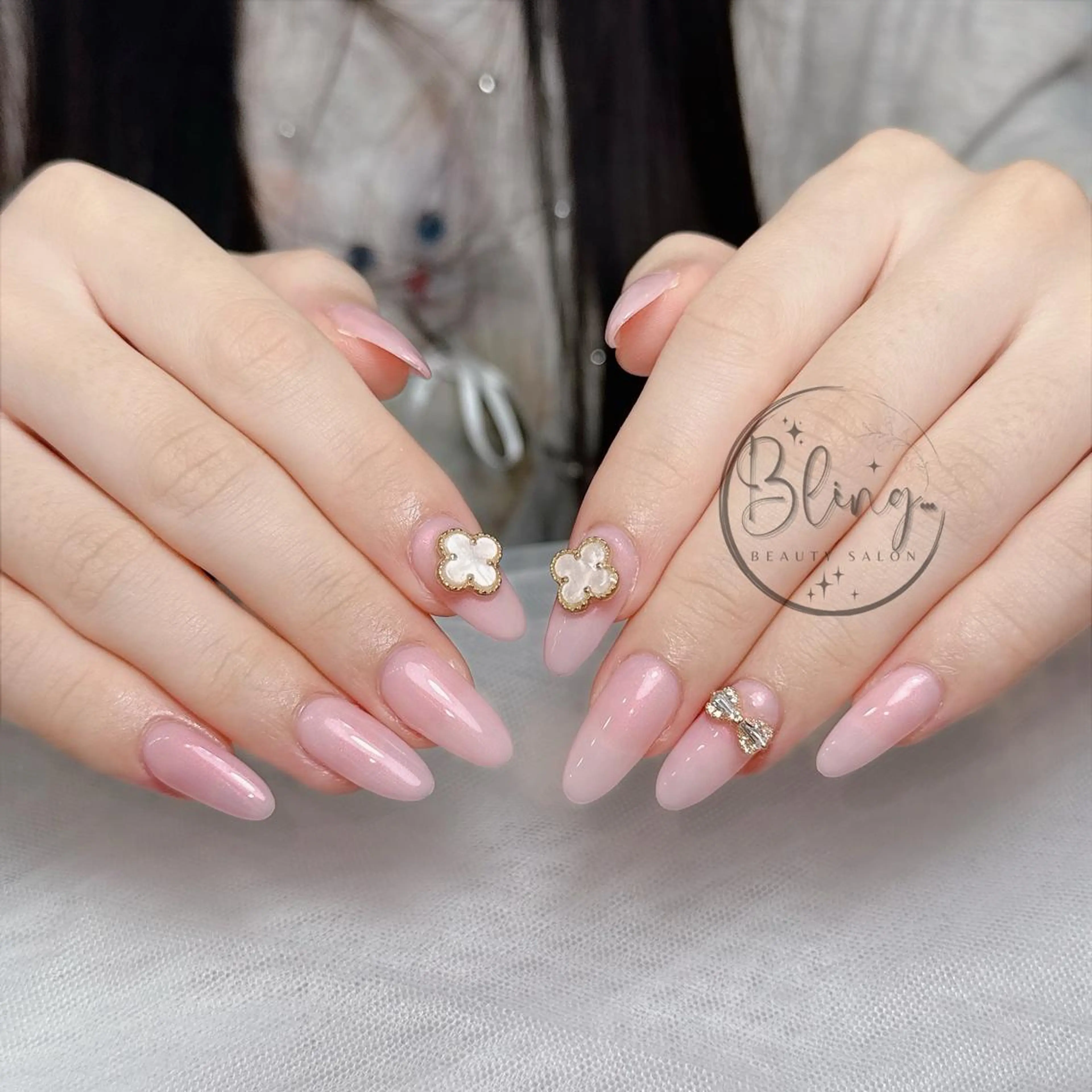 セミロング 韓国風ヘア ハンドネイル Bling Salonのネイルデザイン