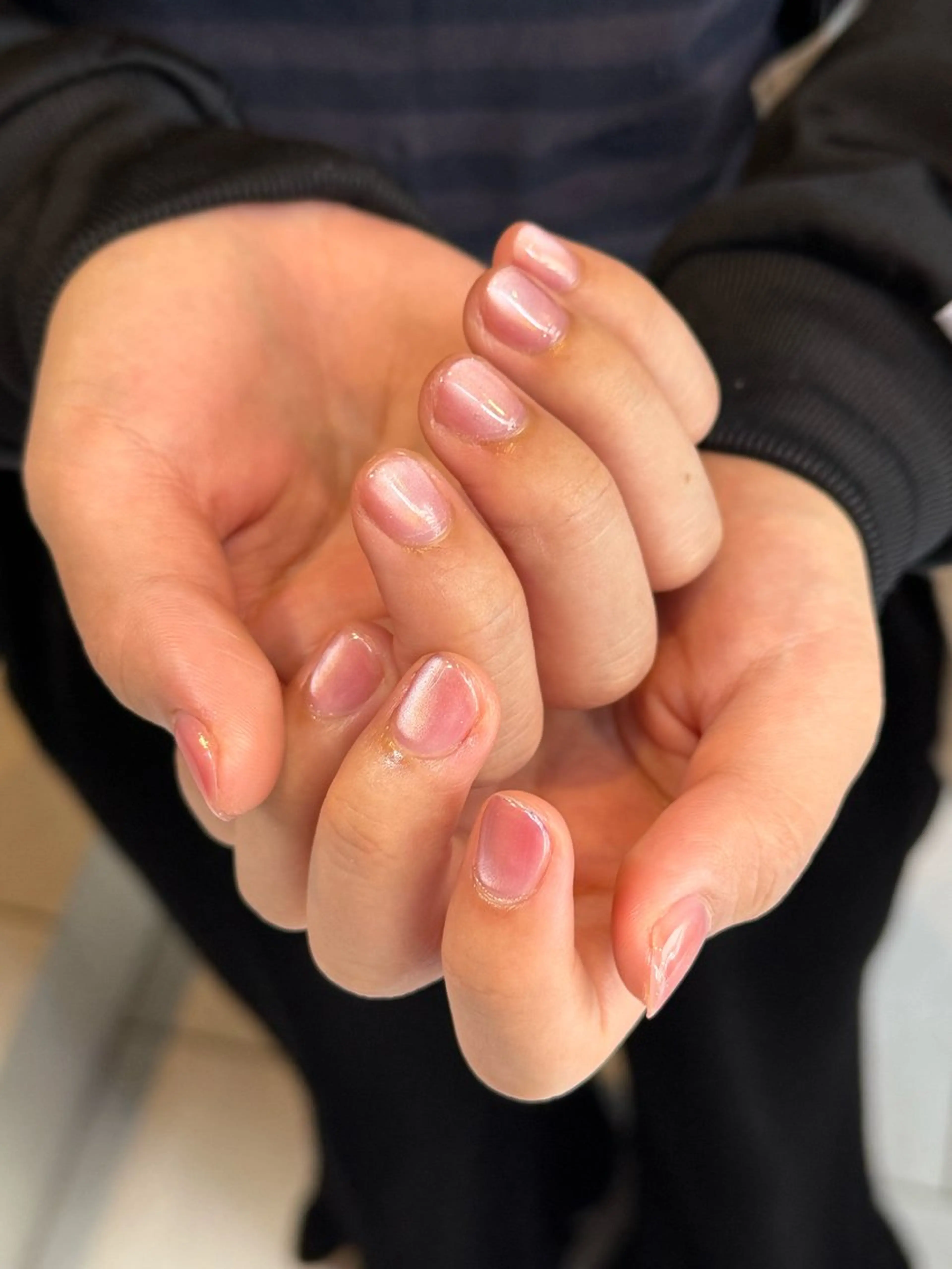 ネイル マグネットネイル ピンク ハンドネイル ハンドケア nail salon swaddle 🪽のネイルデザイン