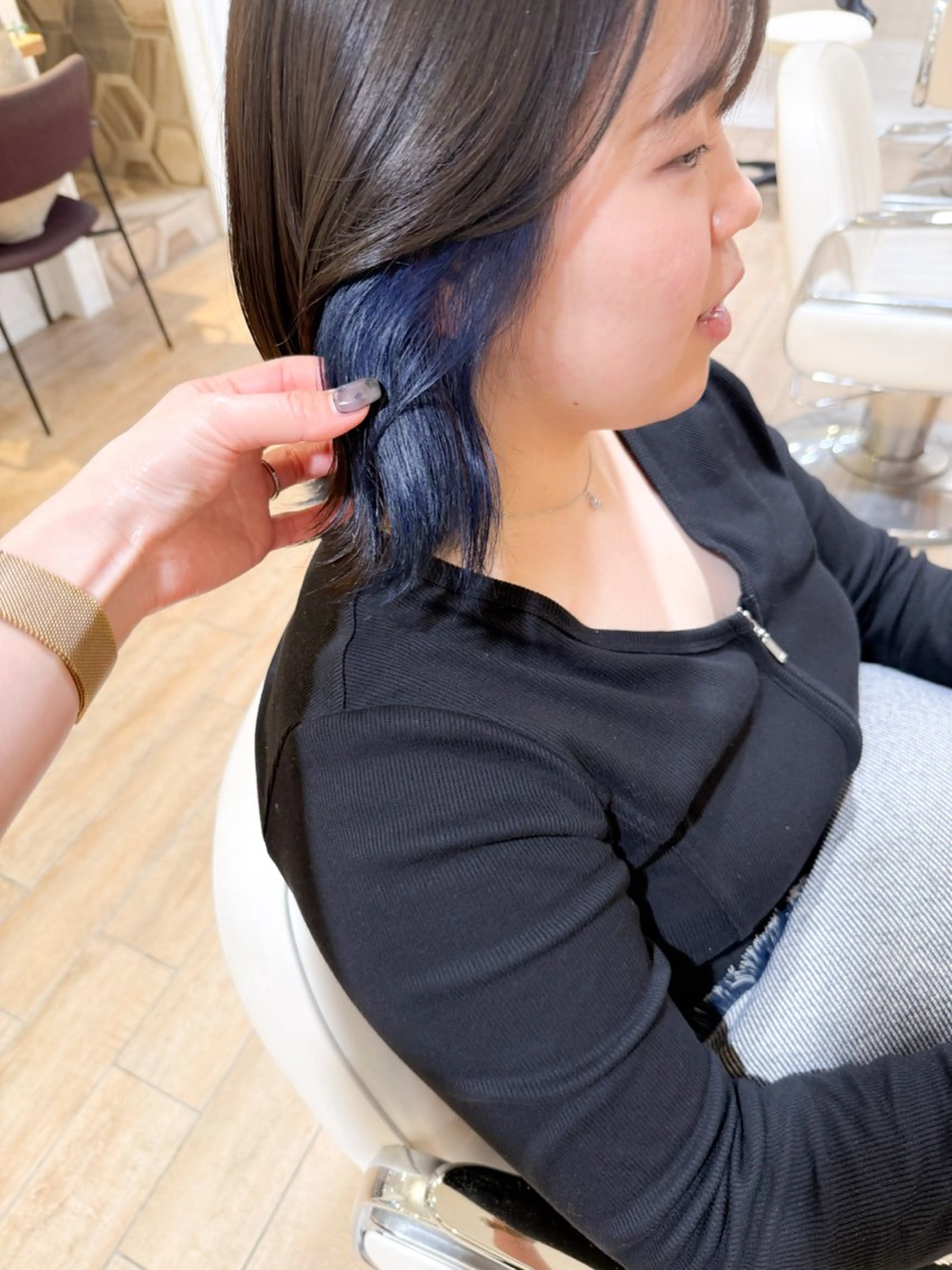 ミディアム カラー ブルーカラー インナーカラー ネイビーカラー ヘアカラー ✨カラー支持No.1 🧸ワキ カナコ🧸のヘアスタイル