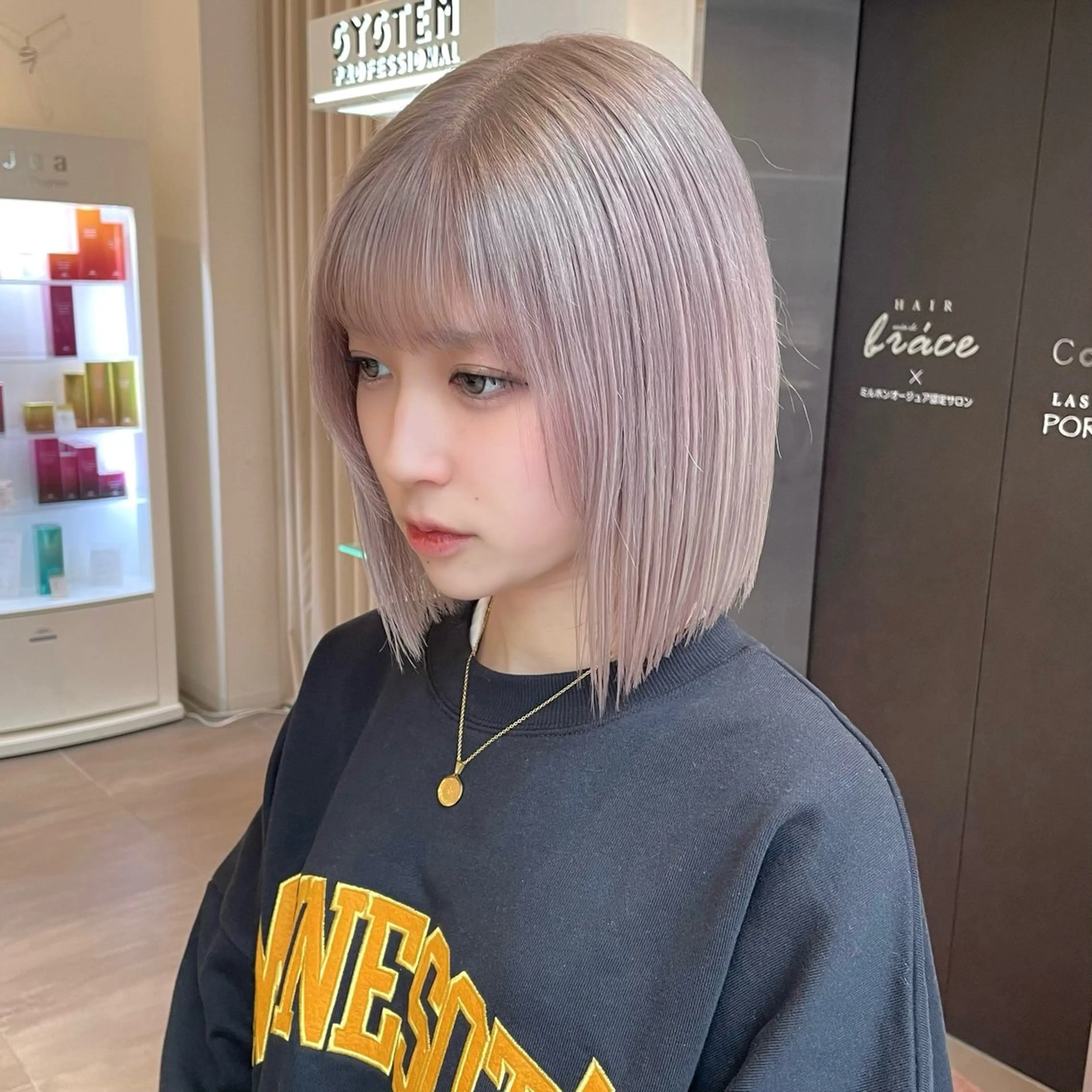 ショート カラー ベージュカラー ブリーチ ケアブリーチ ミルクティーベージュ ボブ カット ヘアカラー トリートメント 透明感/ベージュ/ 艶髪/ボブ🫧門脇由のヘアスタイル