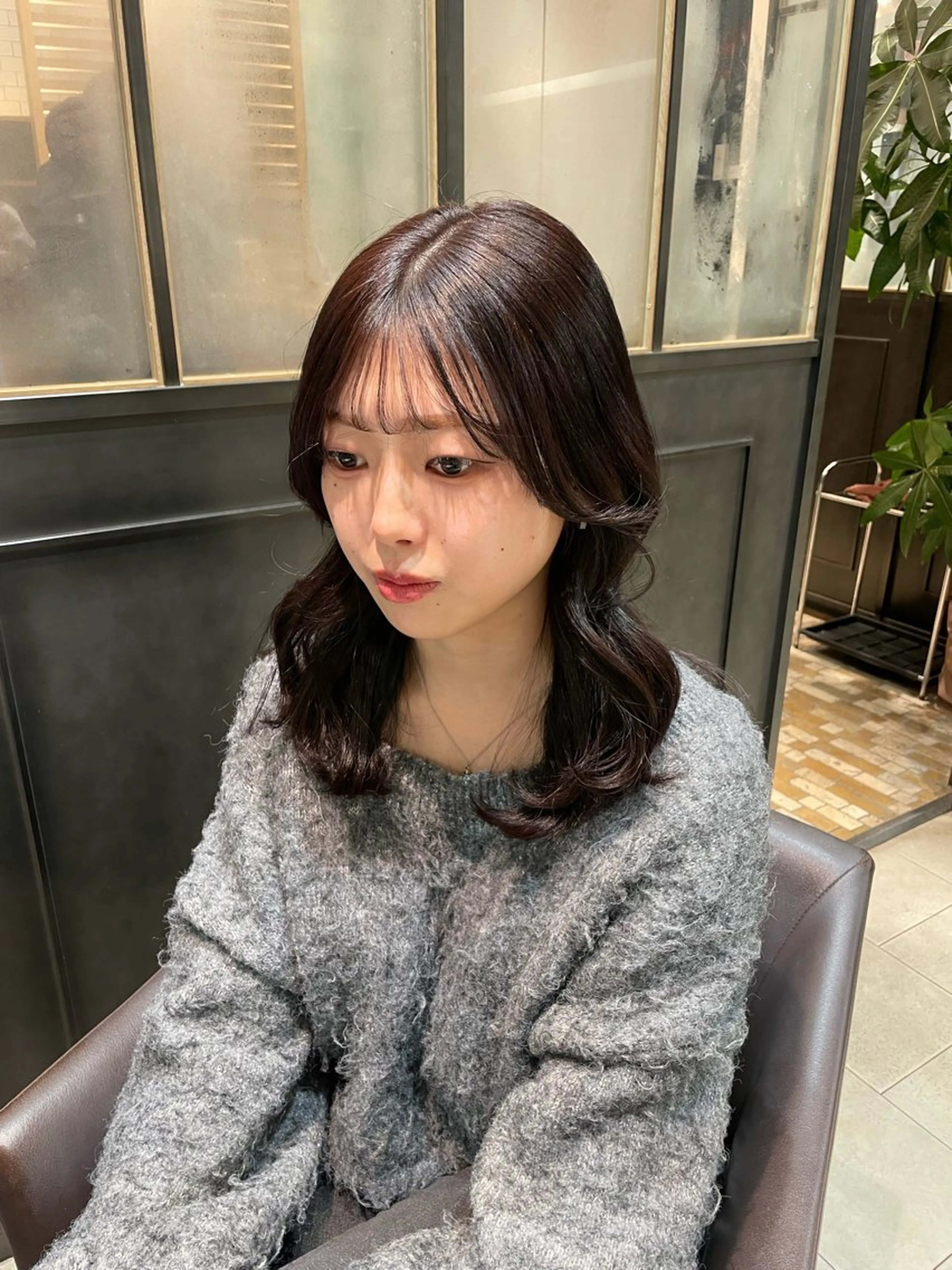 ミディアム 顔周りカット 小顔カット カット ヘアカラー レイヤーカット /momocaのヘアスタイル